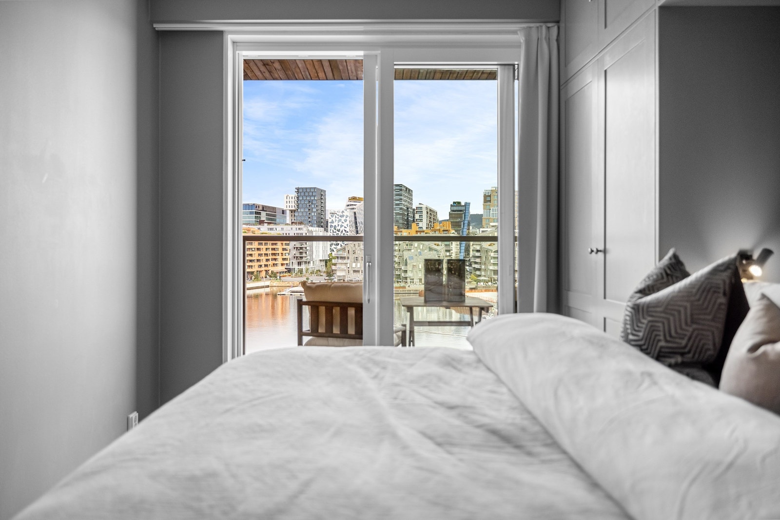 Master bedroom m/utgang til balkong Galleribilde