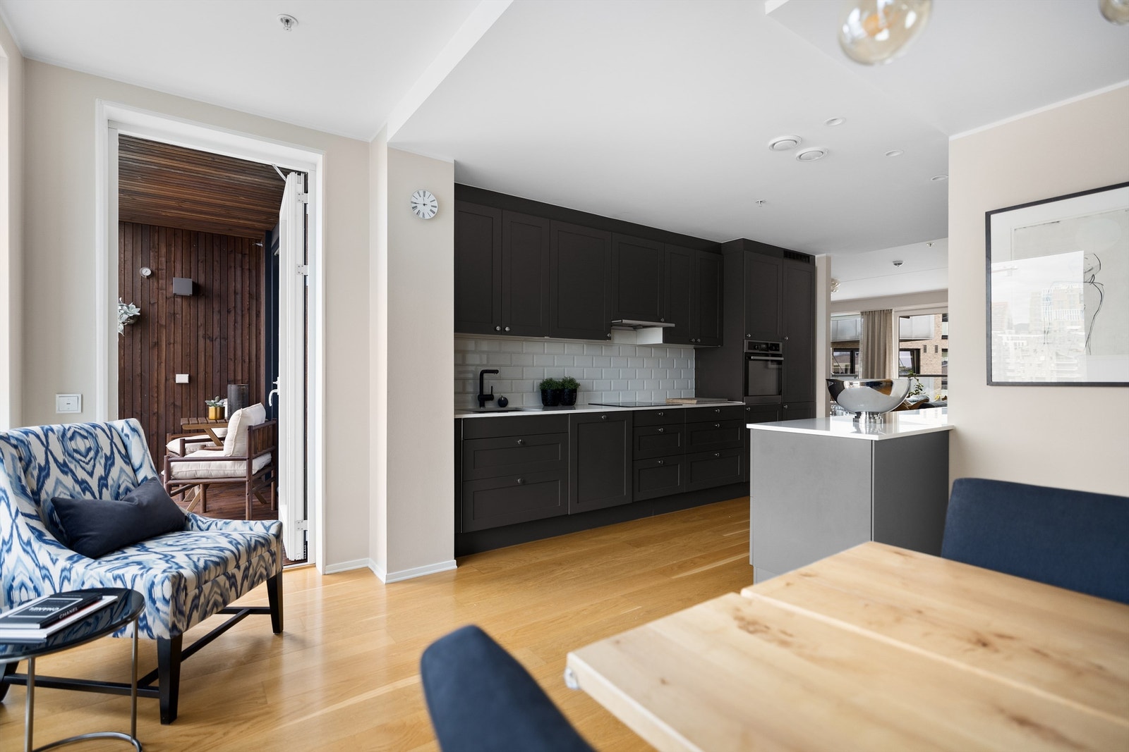 Kjøkken - godt med skapplass Galleribilde