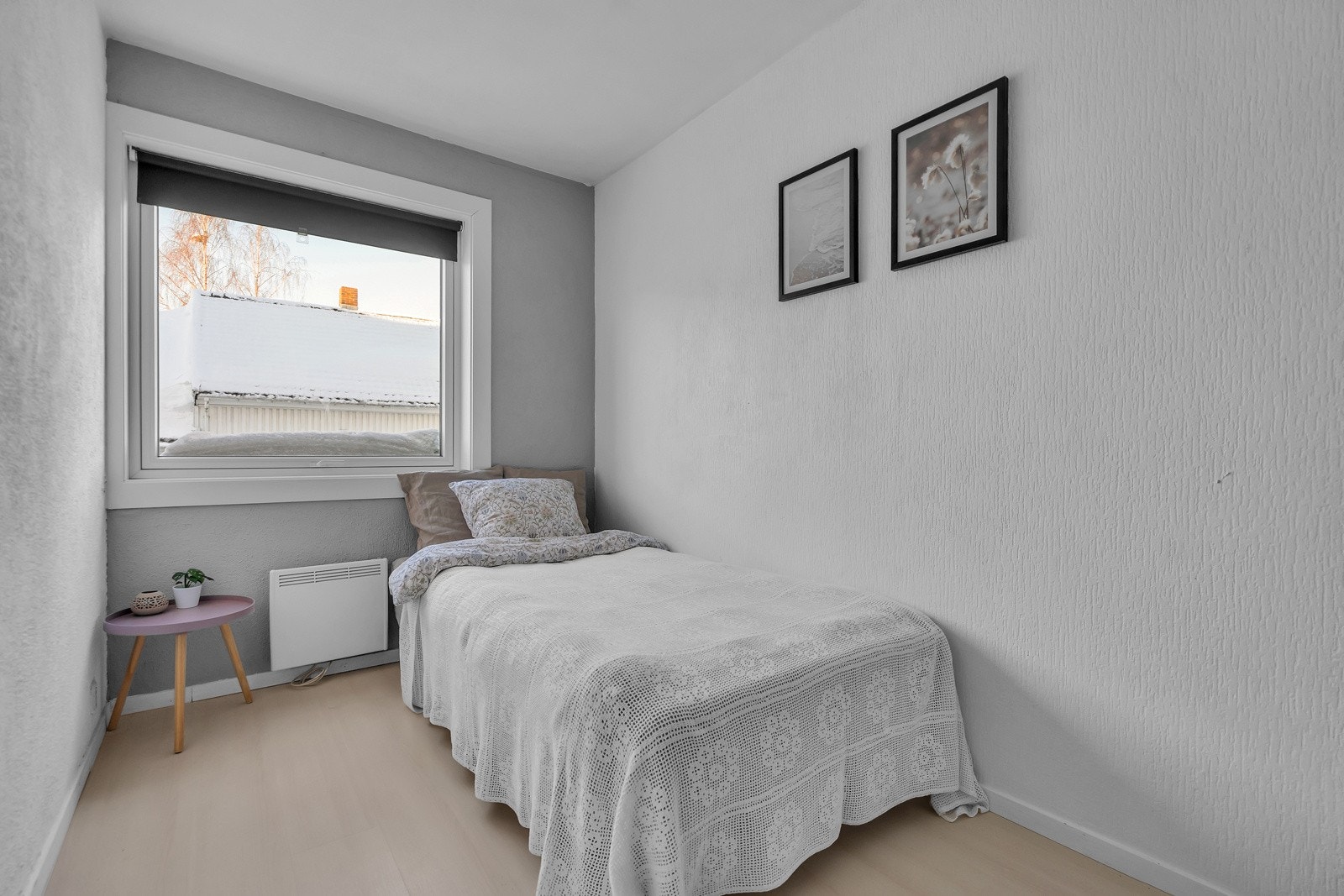 Soverom 2 med plass til seng og garderobeløsning Galleribilde