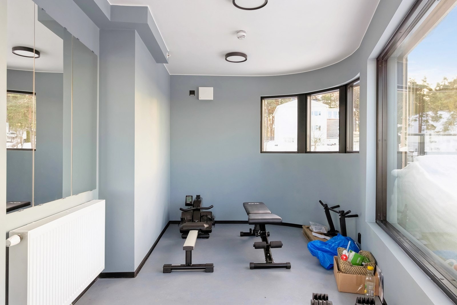 På et av byggets andre takterrasser har du tilgang til treningsrom med fantastisk utsikt (fremdeles under oppgradering) Galleribilde