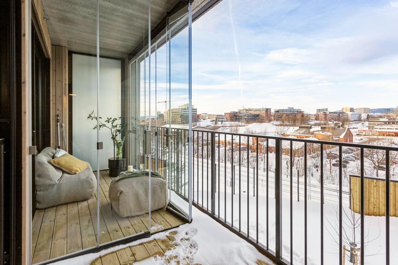 Deler av balkongen er innglassert Galleribilde