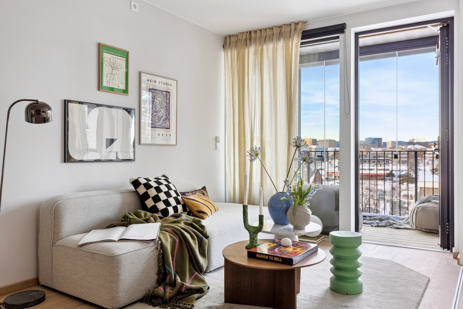 Luftig og flott utsikt fra 2.etasje! Galleribilde