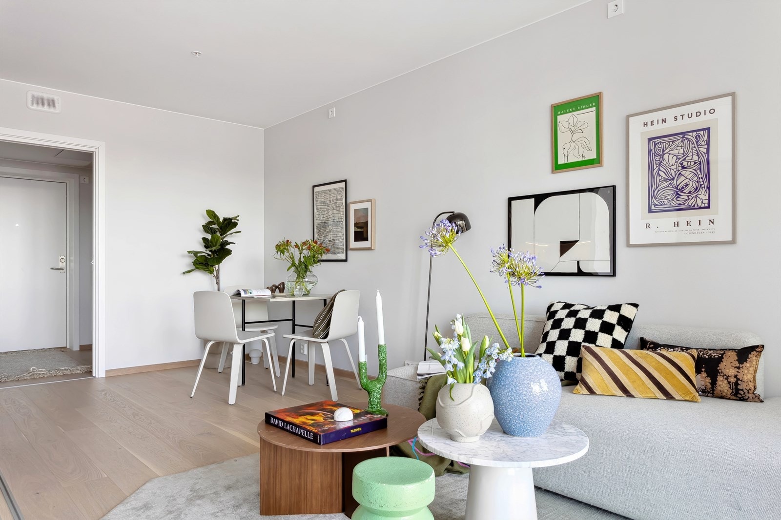 God plass til et koselig spisebord Galleribilde