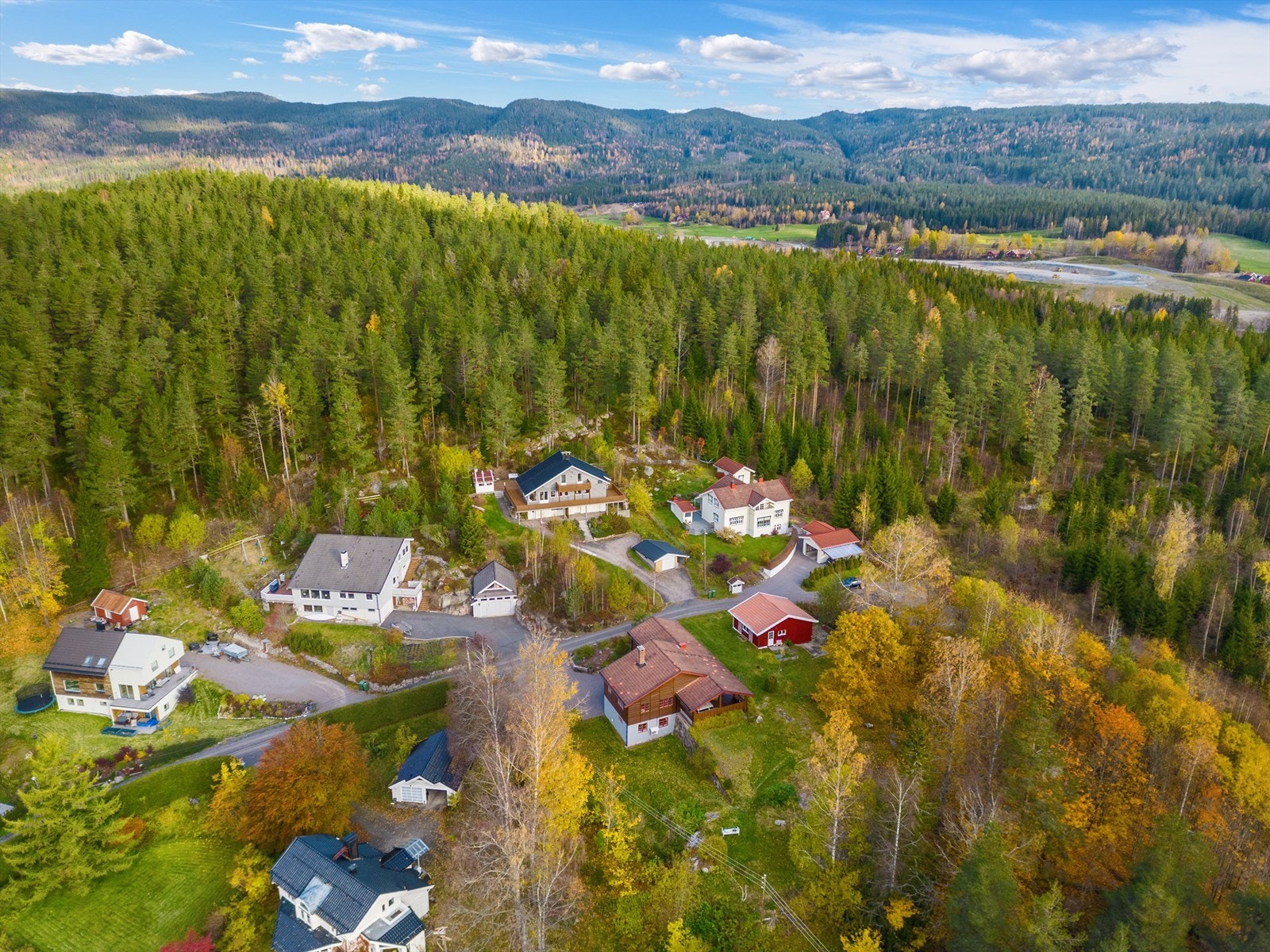 Eiendommen ligger på sydspissen av Fuglåsen. Galleribilde