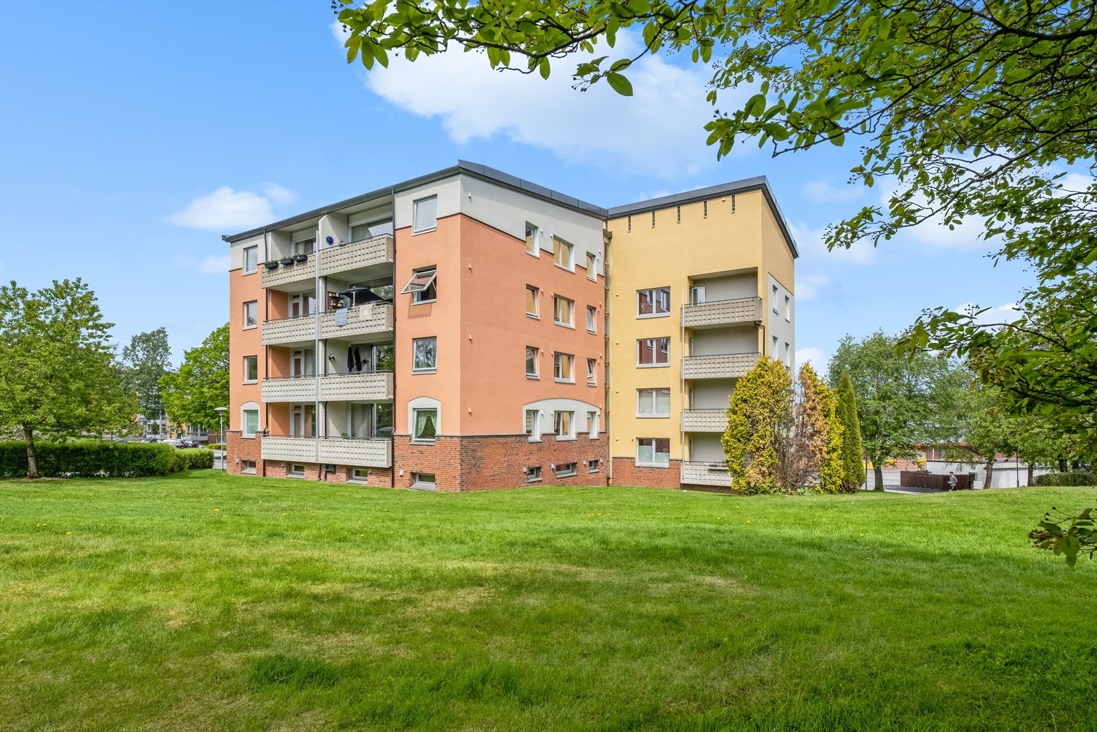 I Peder Saxes gate 15 bor man sentralt, men samtidig i et rolig og veletablert område. Galleribilde