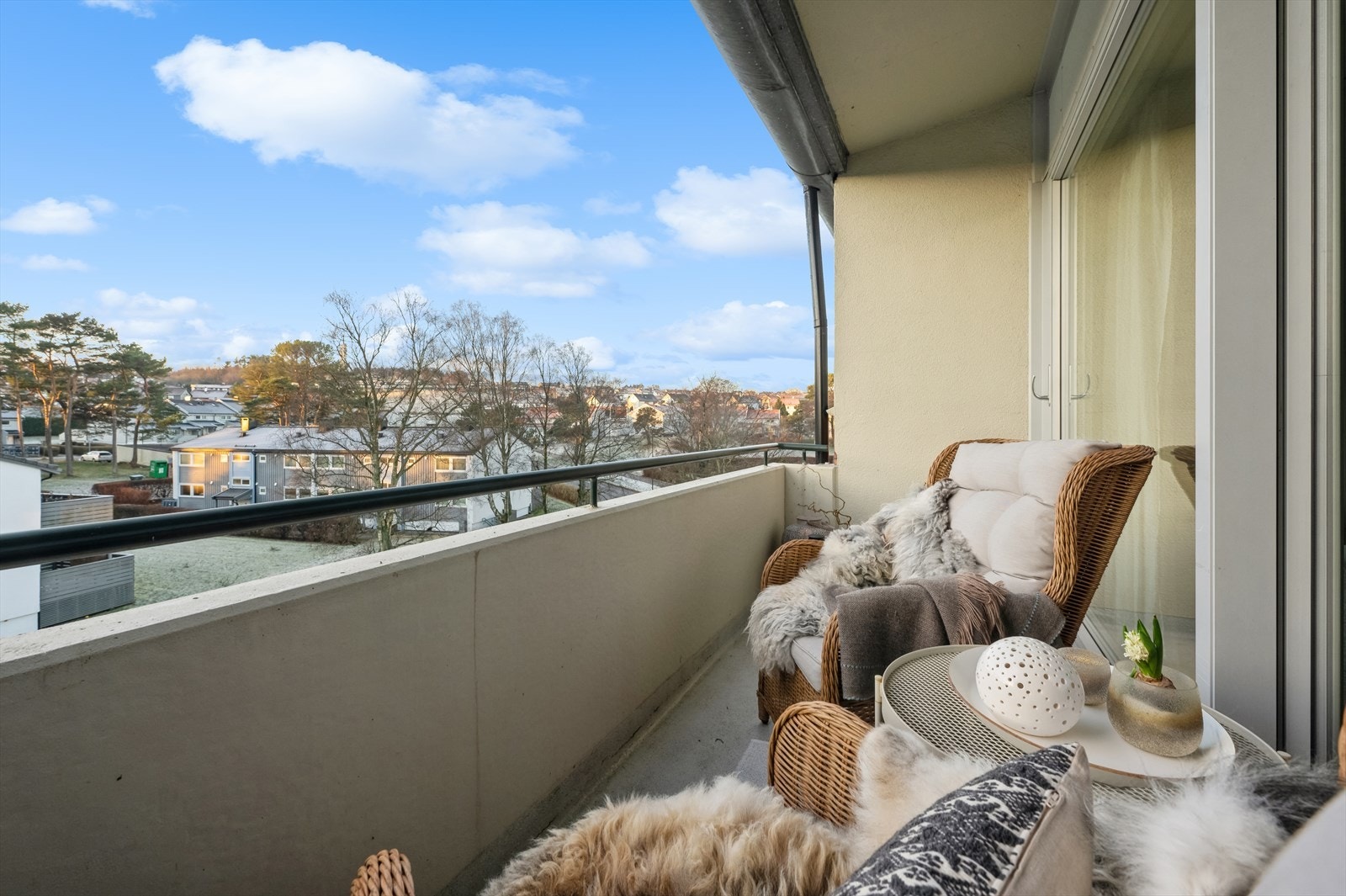 Her kan du nyte solen på fine sommerdager. Sol fra formiddagen til kveld. Galleribilde