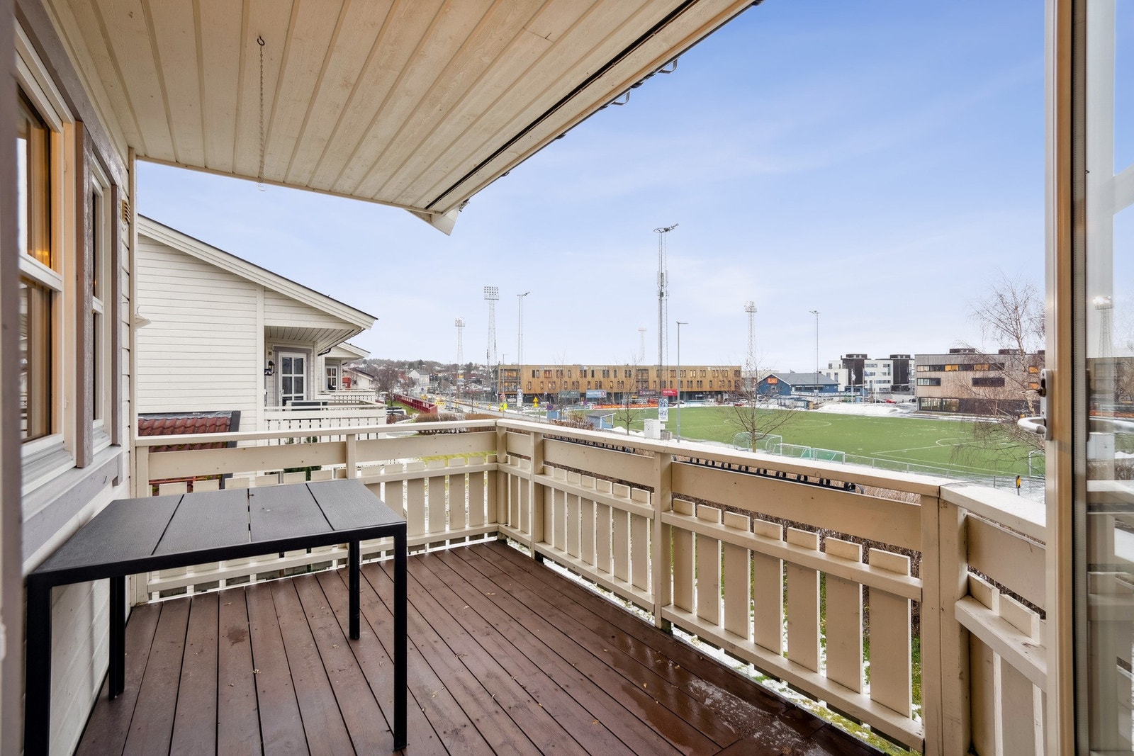 Leiligheten ligger sentralt til på Ranheim og har nærhet til alt en måtte trenge av fasiliteter. Søndagsåpen butikk, treningssenter og bussholdeplass ligger kort gange fra leiligheten. Galleribilde