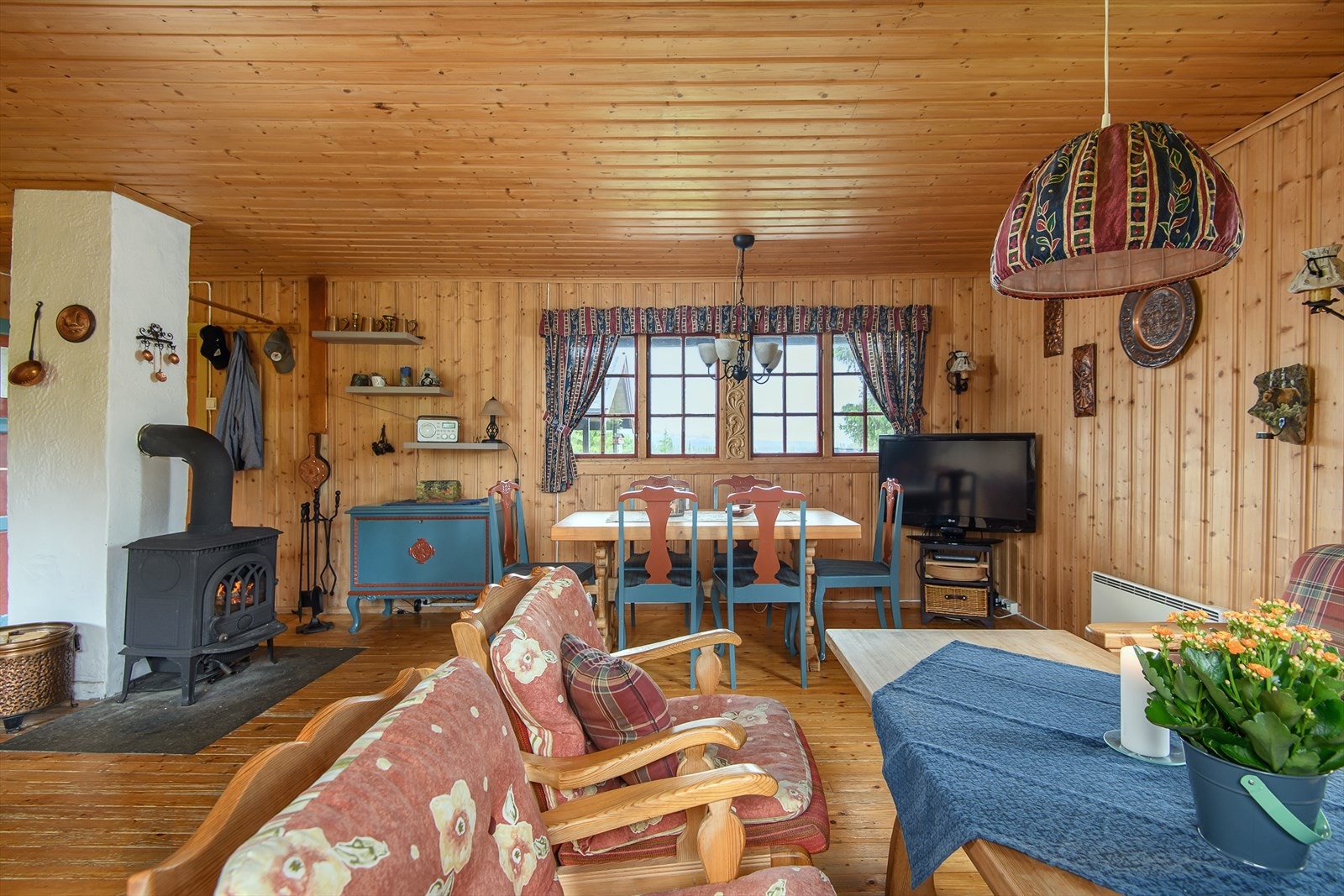 Flere vindusflater slipper inn godt med naturlig daglys Galleribilde