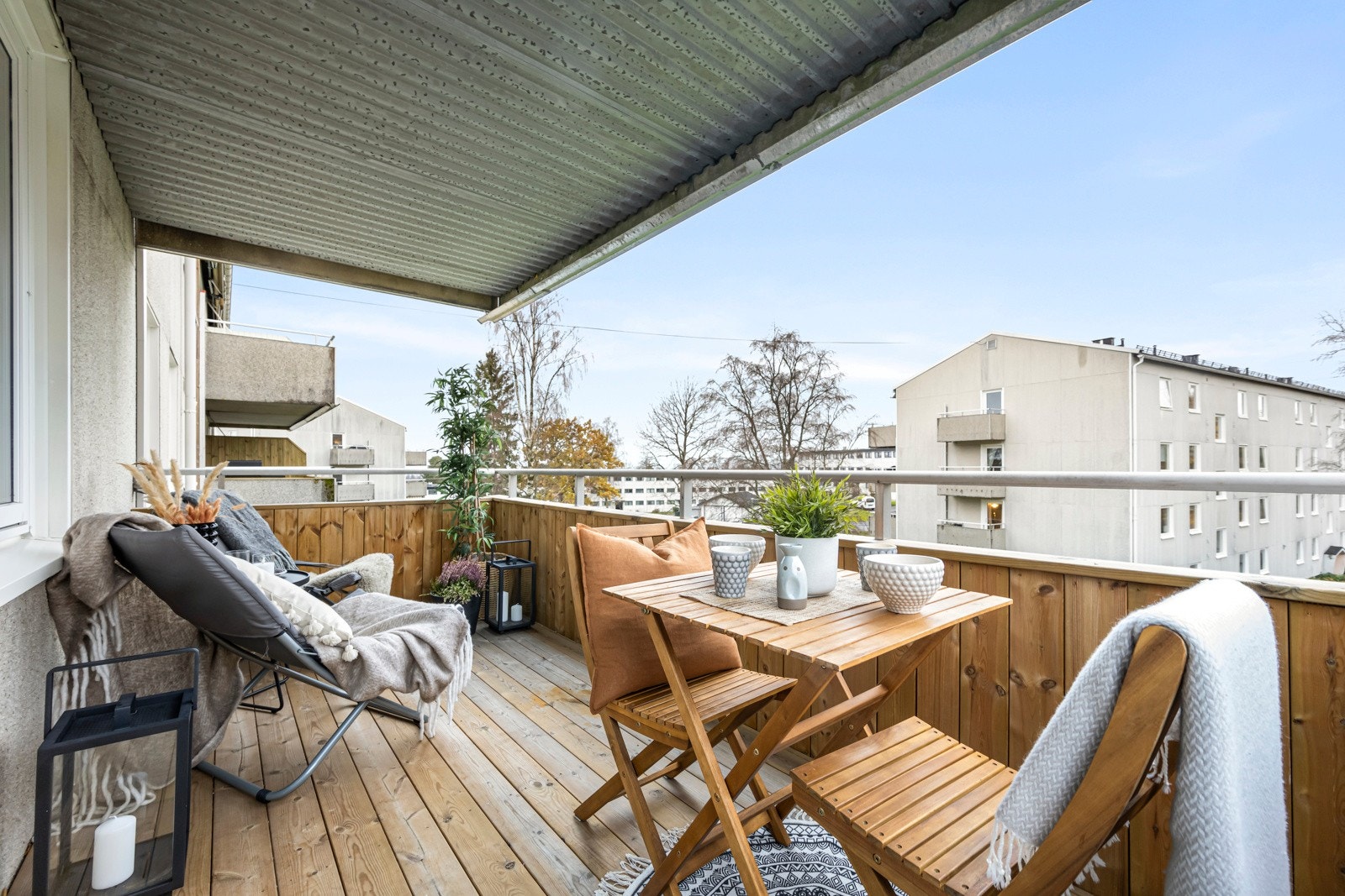 Den største uteplassen vender mot vest og er på ca 8 m2 Galleribilde