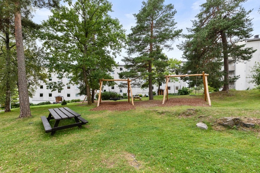 Sameiet har pene, opparbeidede fellesarealer. Her er det også lekeapparater for de minste Galleribilde