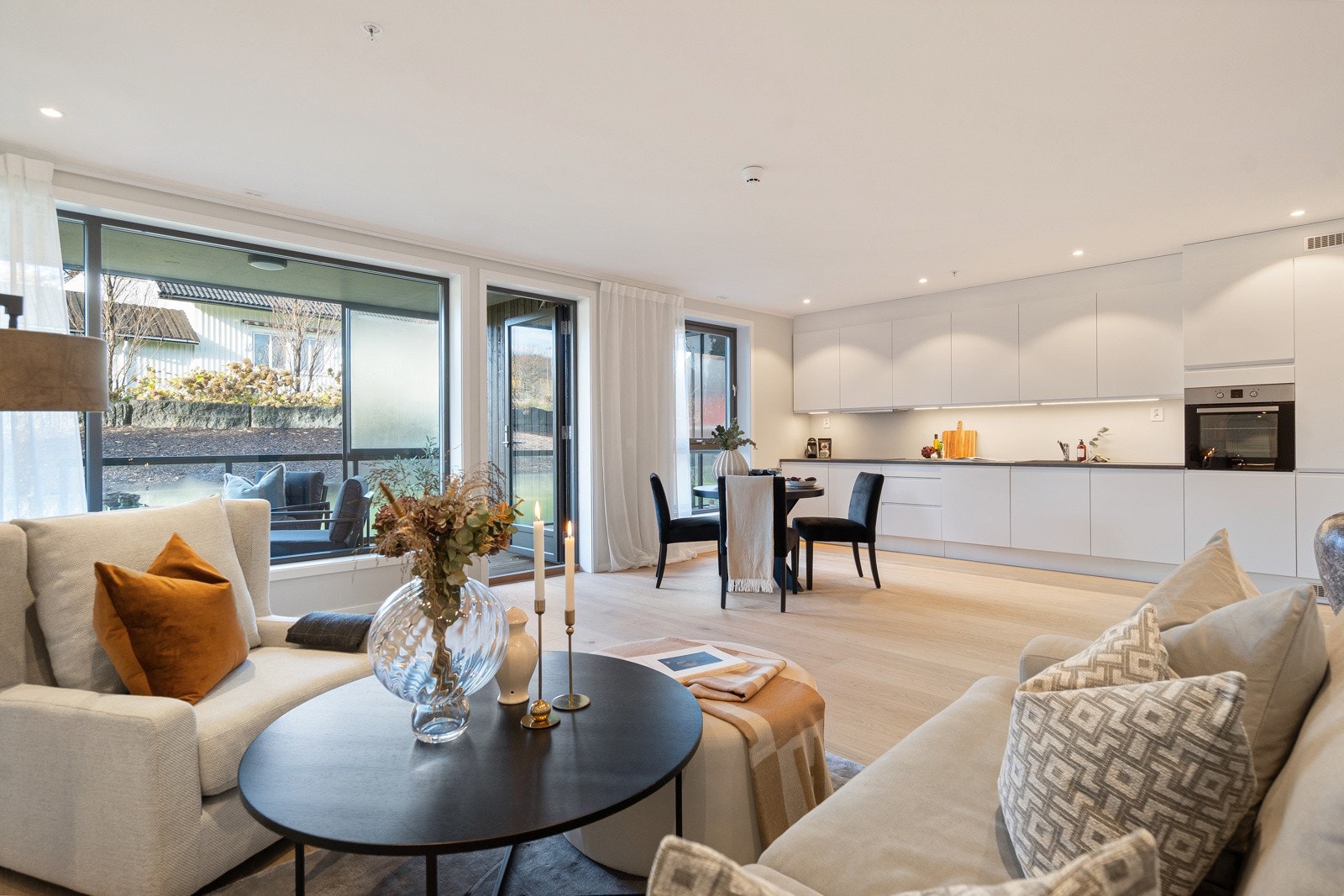 Legg merke til de store vinduene! Galleribilde