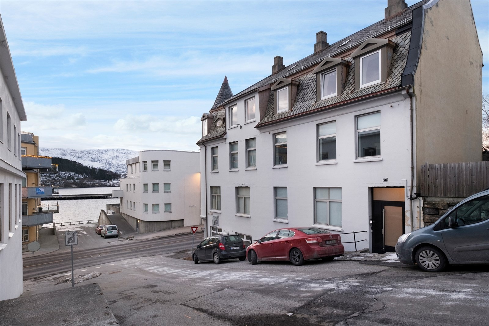 Velkommen til Nedre Strandgate 40 presentert av Torstein Drevik v/Notar Galleribilde