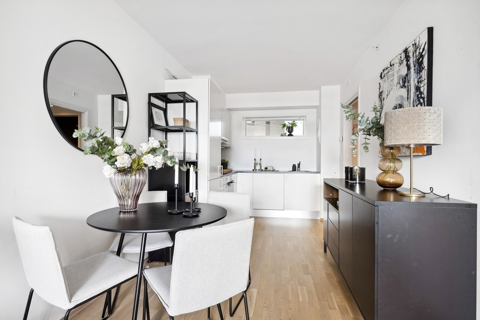 Gode muligheter for dekorasjon på veggene. Galleribilde