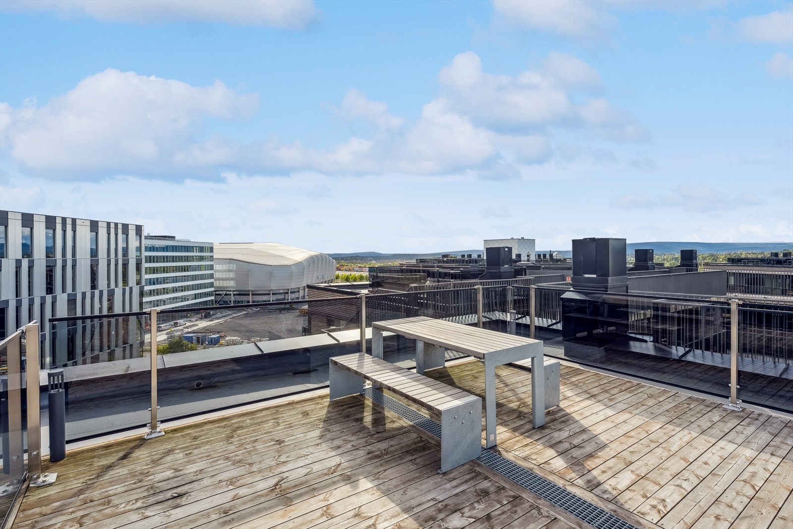 Stor takterrasse med fantastisk utsikt. Galleribilde