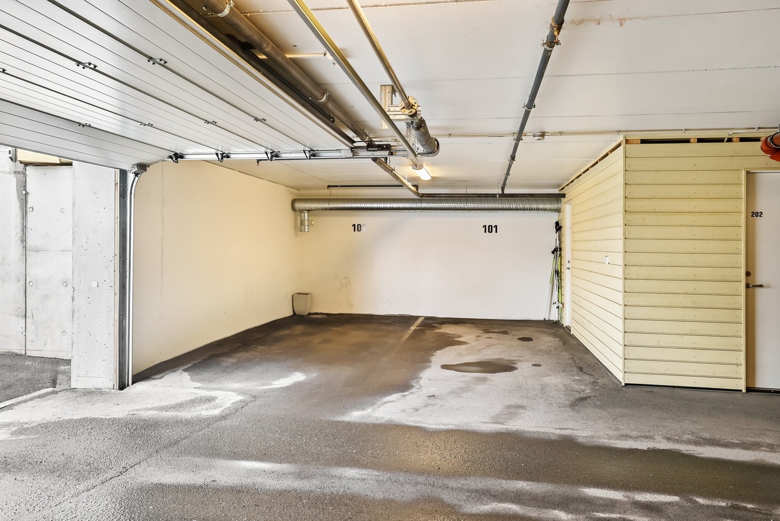 2 parkeringsplasser i garasjeanlegg Galleribilde