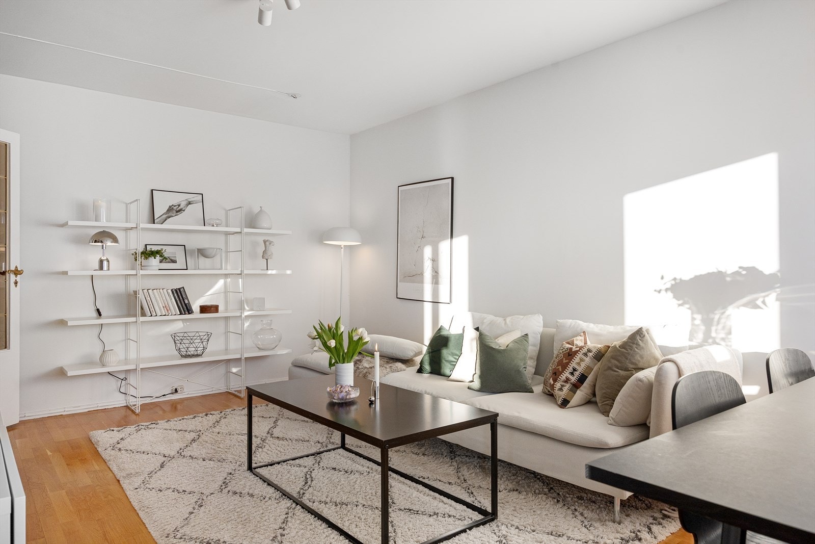 Tv/bredbånd, fyring og varmtvann er inkludert i felleskostnadene. Galleribilde