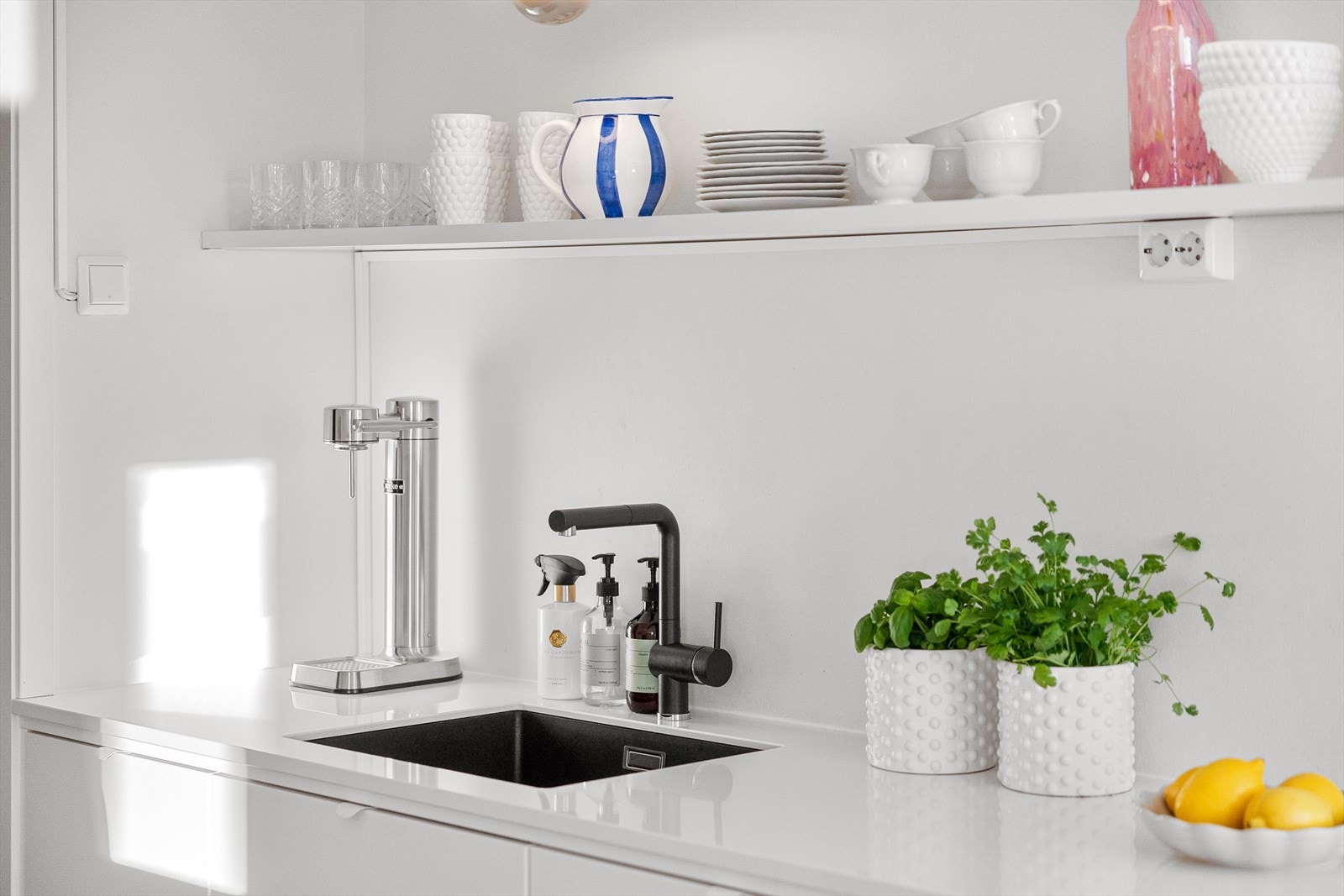 Det er nye elektriske kurser til integrert komfyr og oppvaskmaskin. Galleribilde