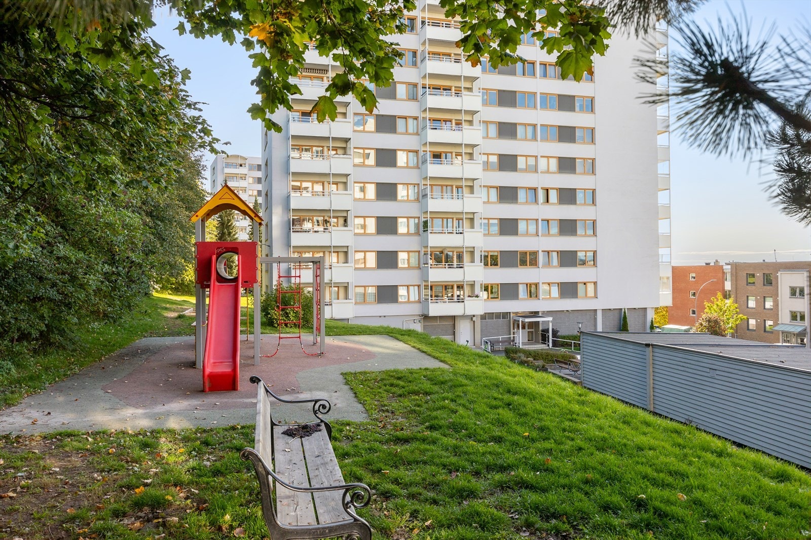 Borettslaget har flotte fellesområder med lekeapparat for de minste. Galleribilde