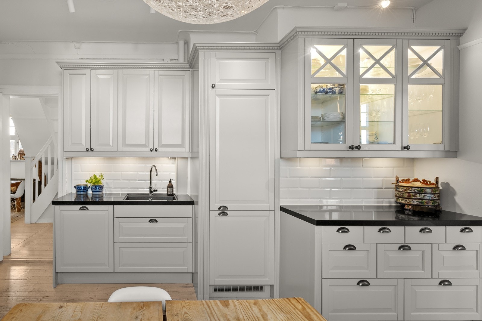 Praktisk separat spisekjøkken på eget rom. Galleribilde