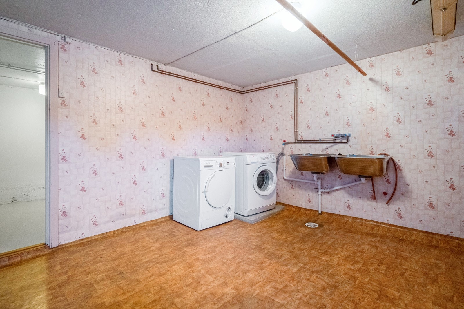 Romslig vaskerom Galleribilde