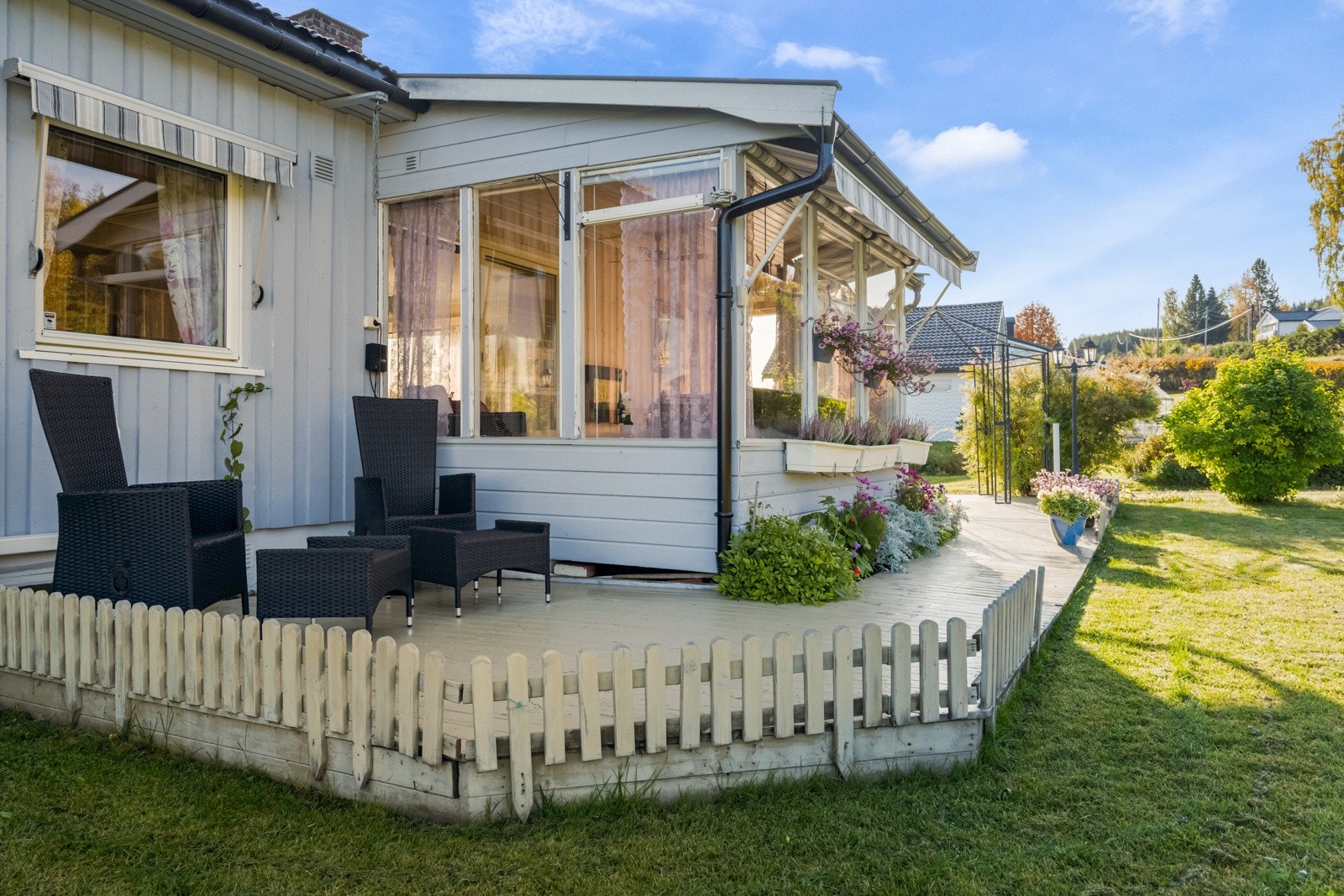 Stor terrasse rundt vinterhagen Galleribilde