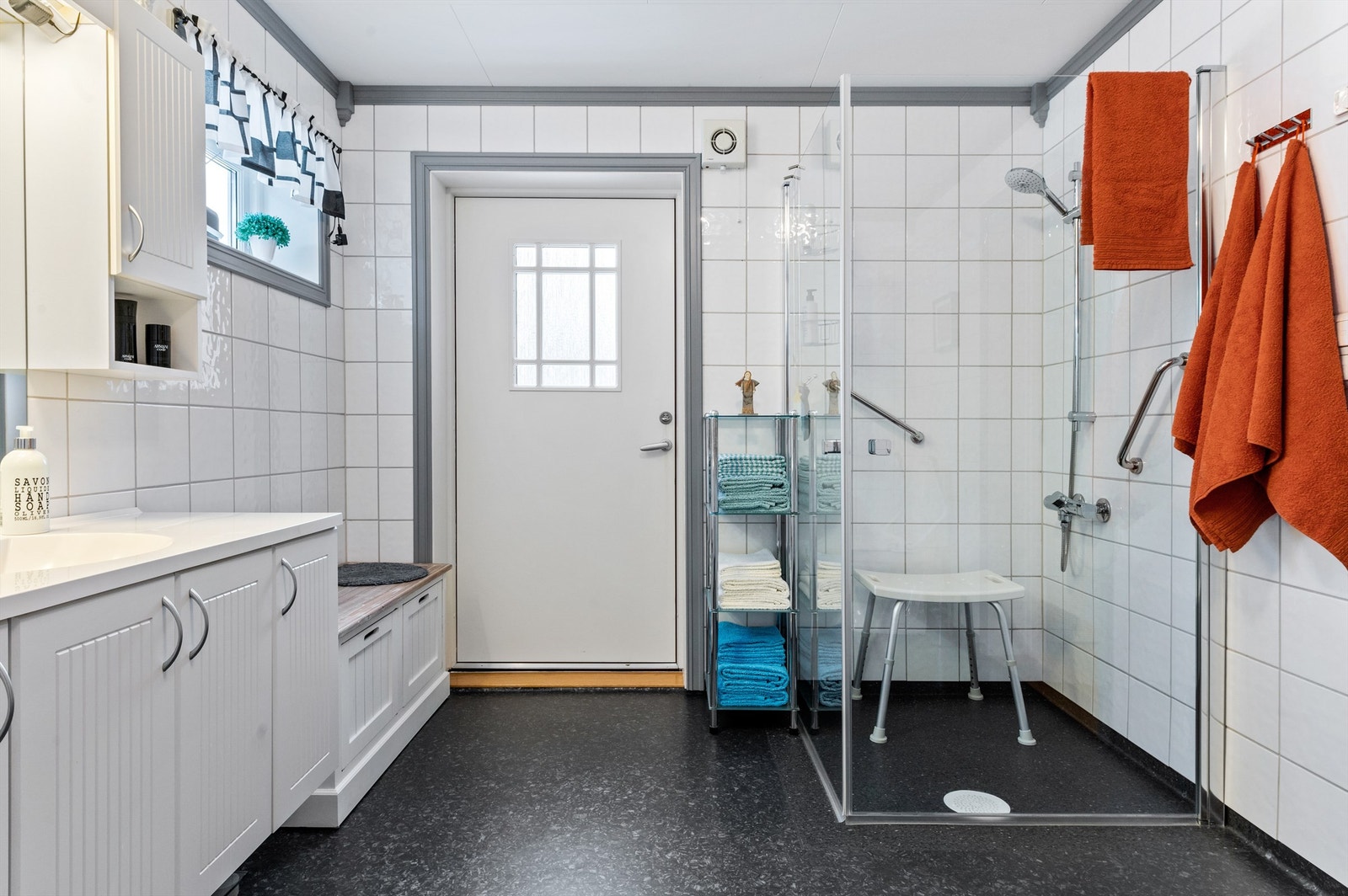 Bad med direkte utgang Galleribilde