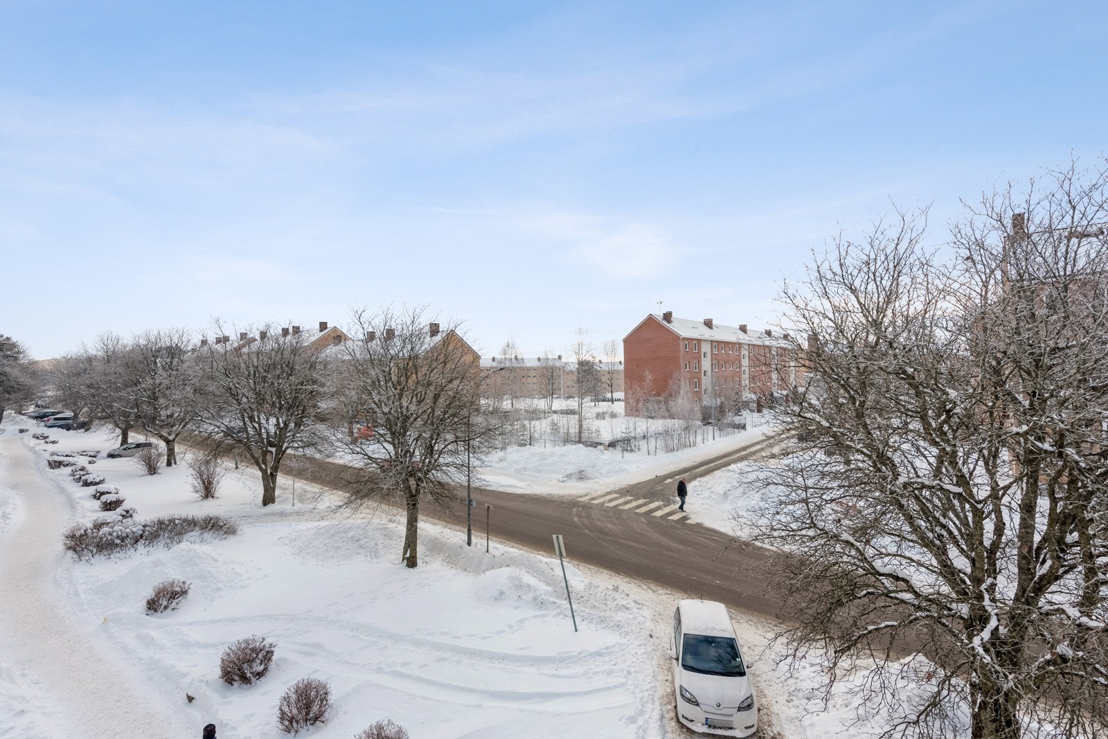 Utsikt fra balkongen mot nærområdet. Galleribilde