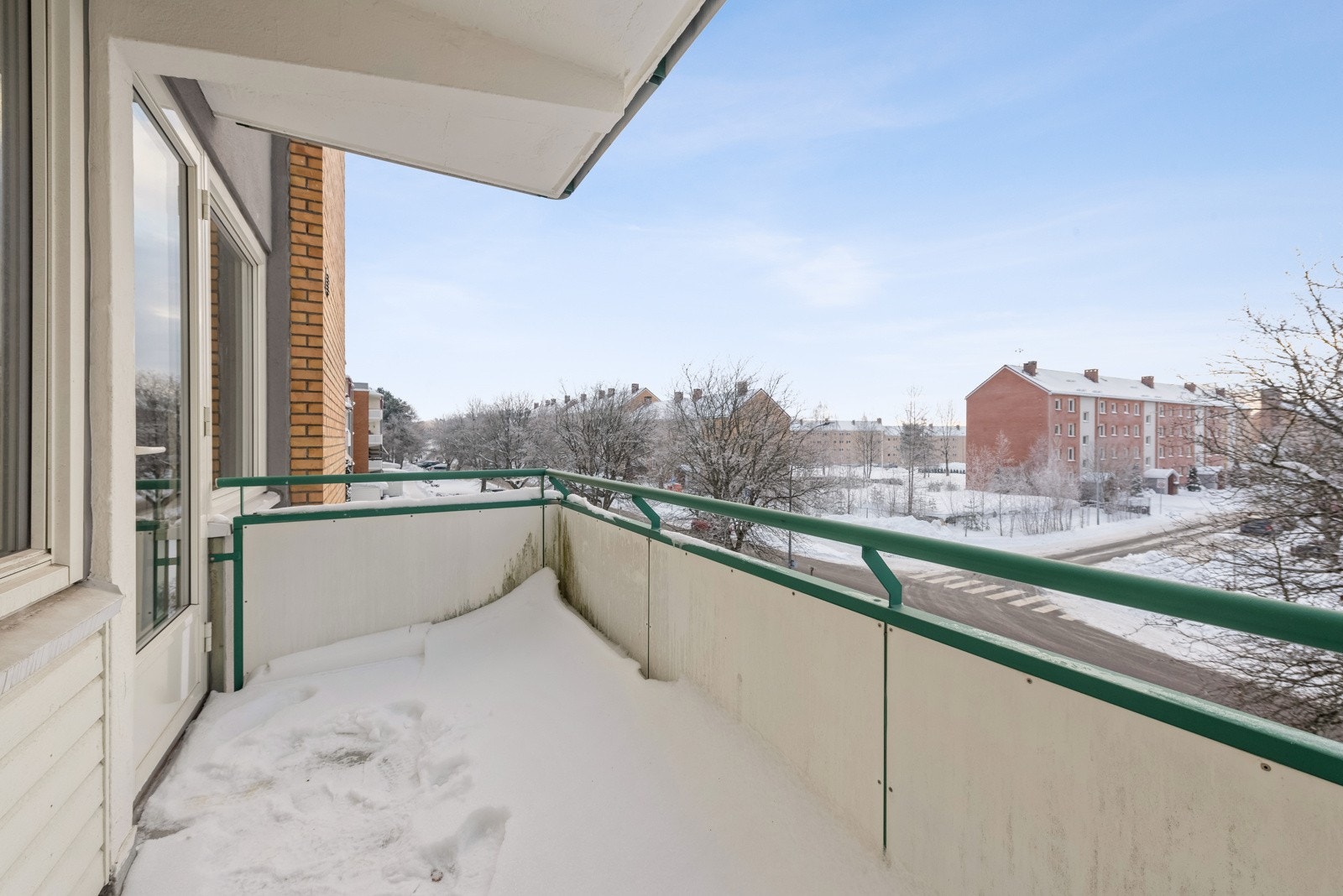 Sydvestvendt balkong med ettermiddags- og kveldssol. Galleribilde