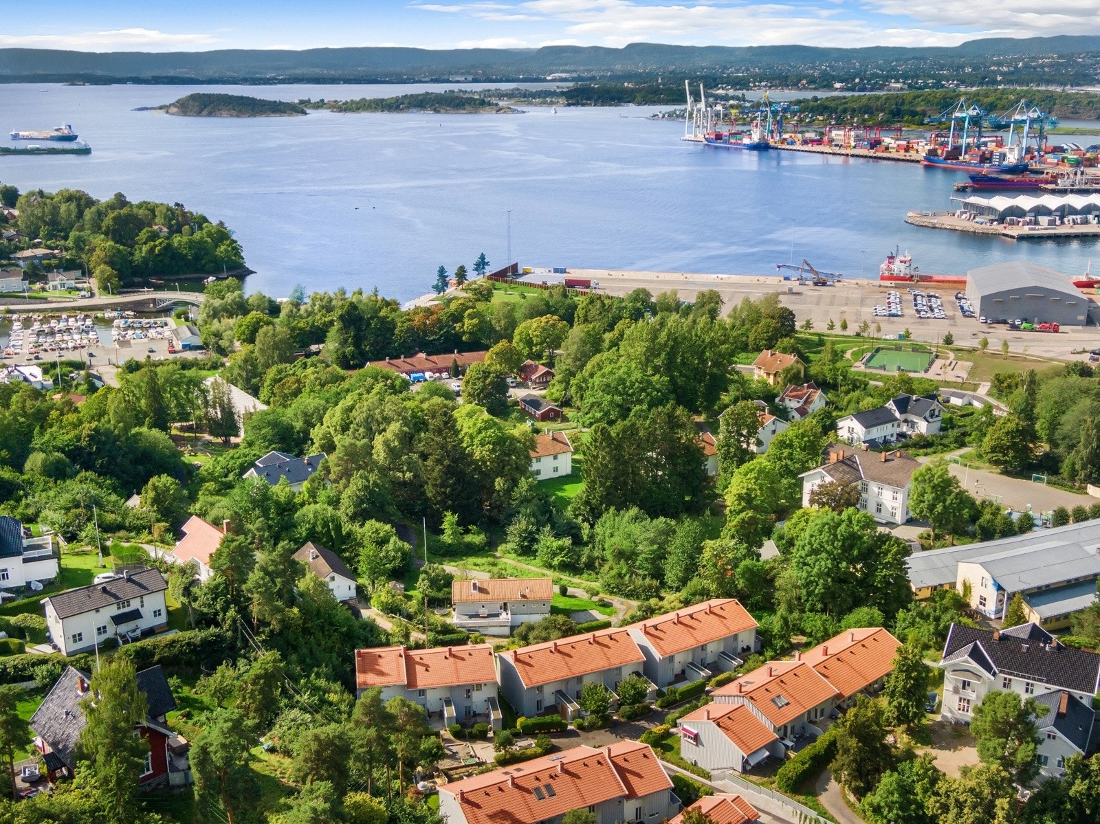 Ormsundhagen ligger sjønært og er bare en liten spasertur fra morgenbadet Galleribilde