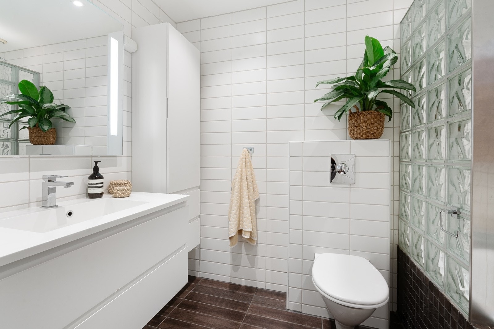 I boligens 2. etasje er det også etablert en pent bad. Galleribilde