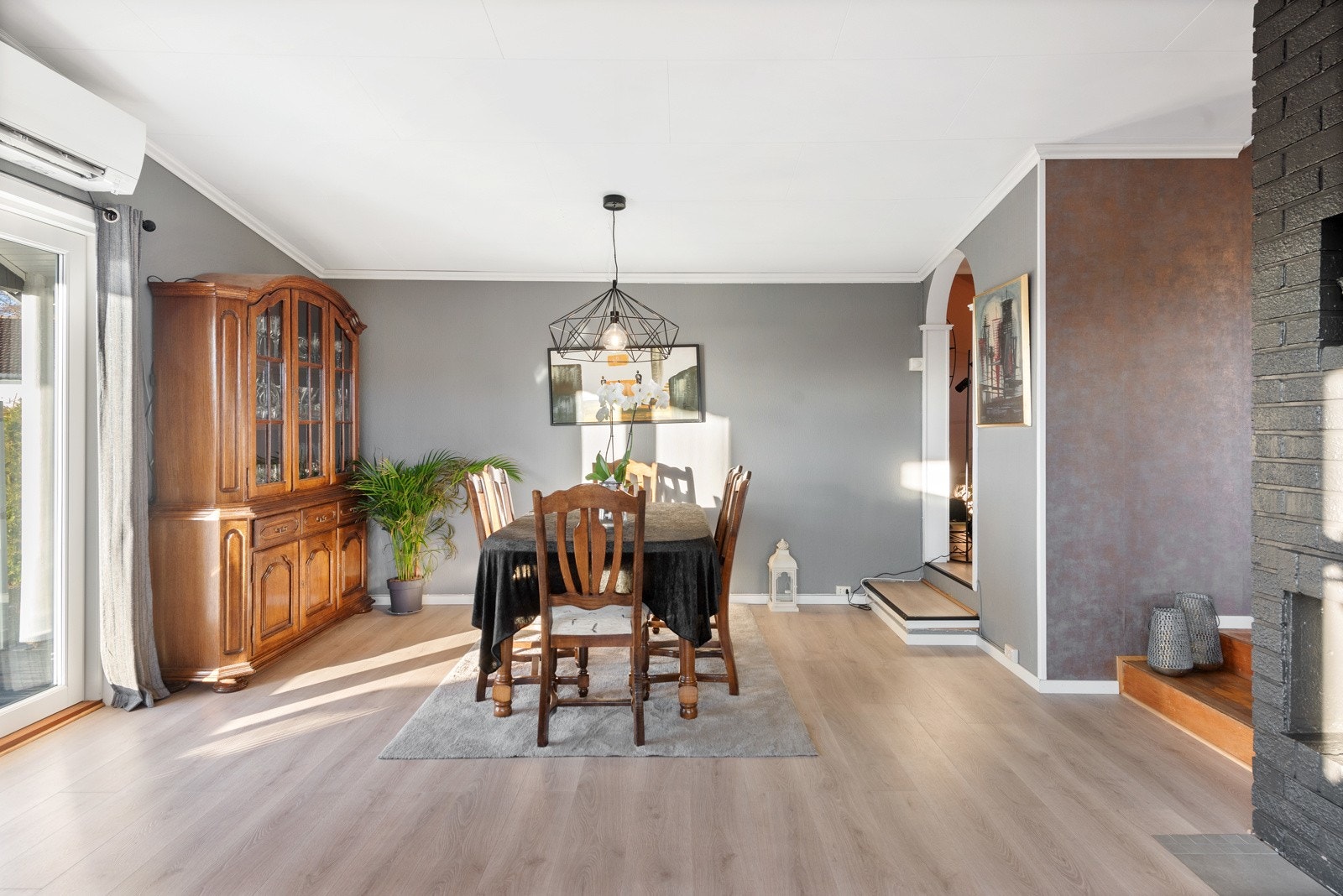 Her er det plass til å samle venner og familie rundt et langbord. Galleribilde