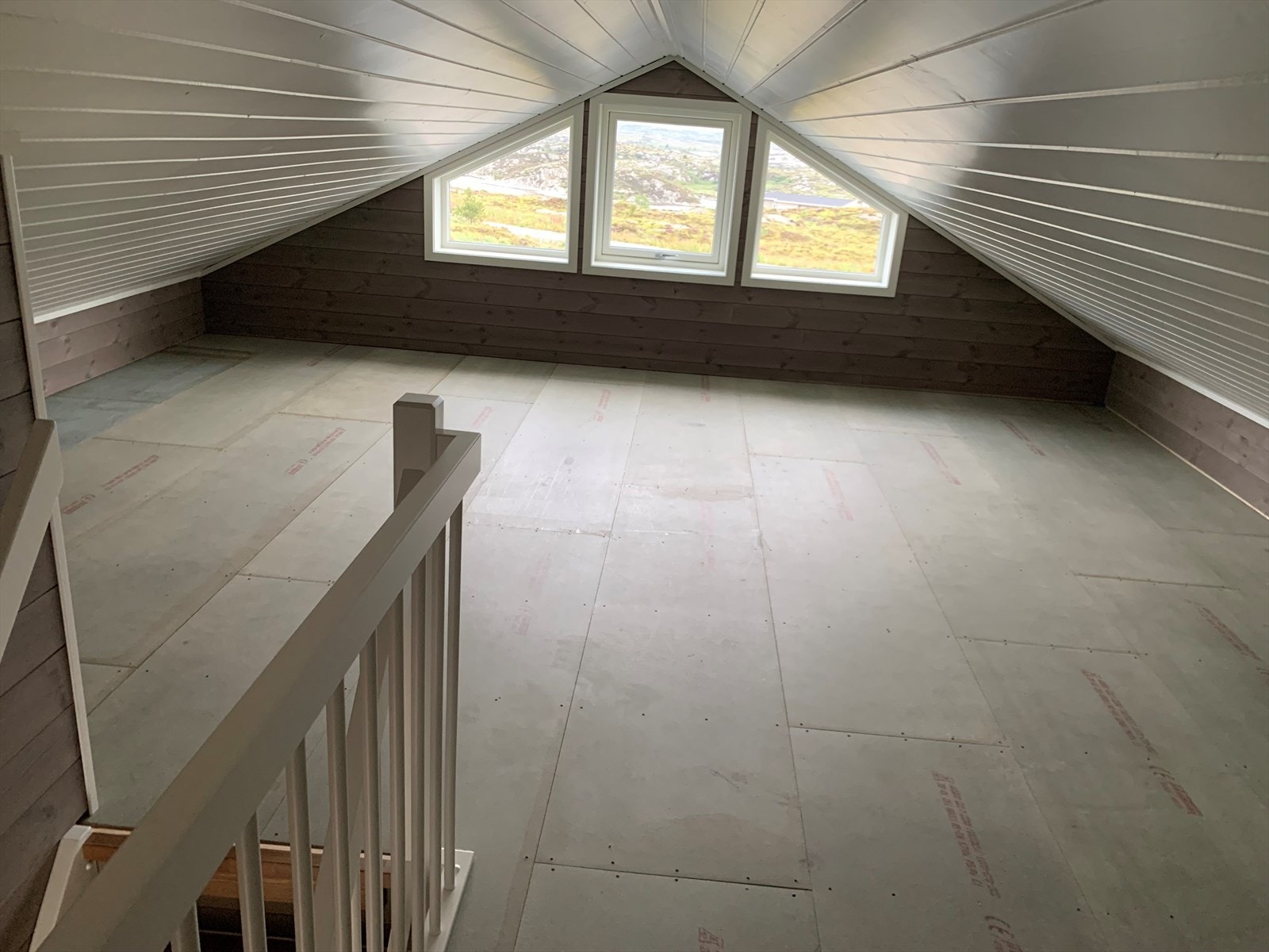 Romslig hems! Galleribilde