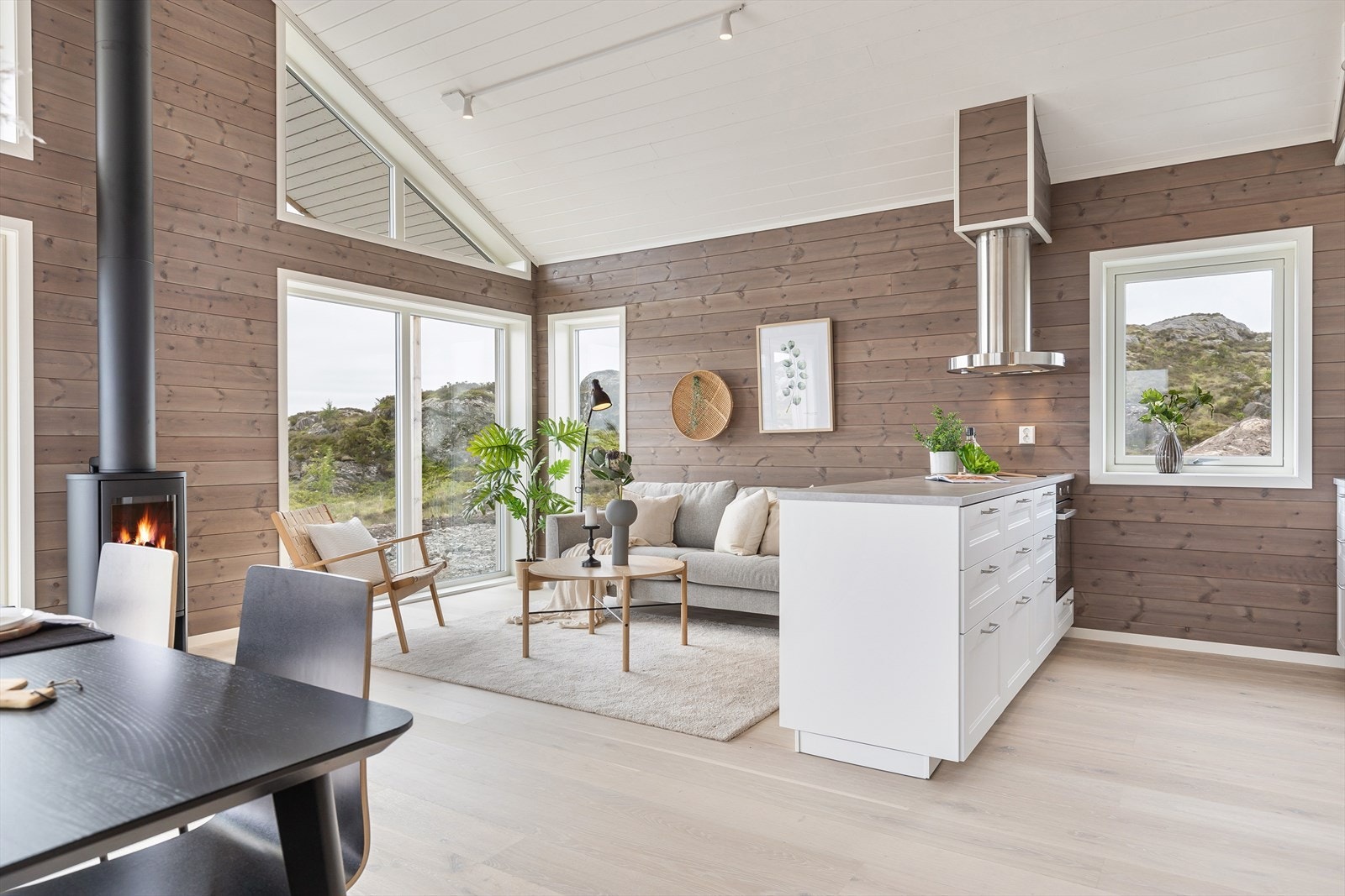 Velkommen til en lekker og nyoppført hytte i Merkedalsvågen! Galleribilde