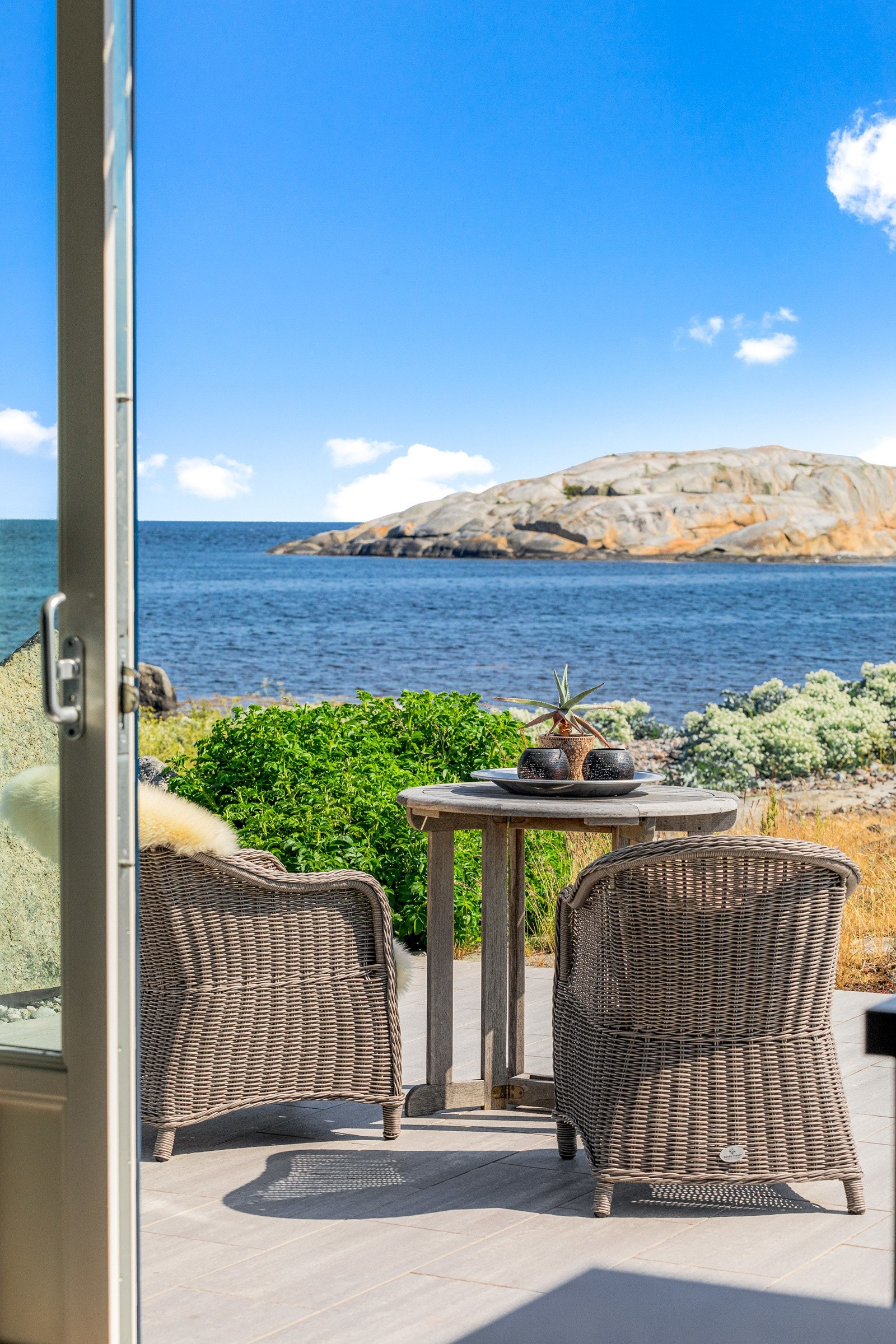 Nærheten til skjærgården, utsikten og ikke minst den usjenerte beliggenheten vekker en helt spesiell følelse! Galleribilde