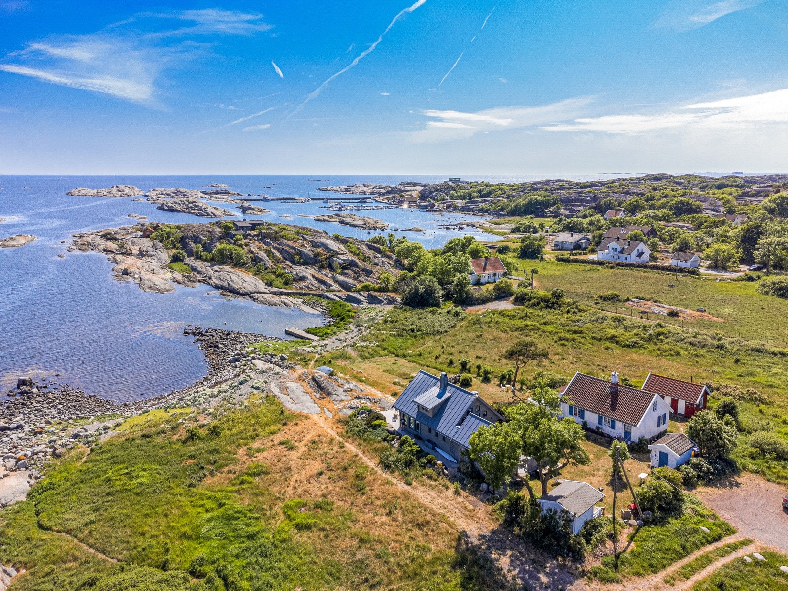 Det er gangavstand til Verdens ende med blant annet gjestehavn som ligger noe lengre syd for Grepan Galleribilde