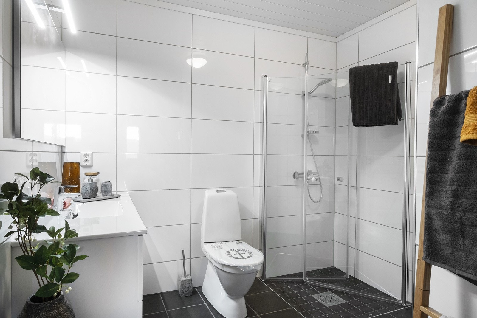 Stort helfliset bad Galleribilde