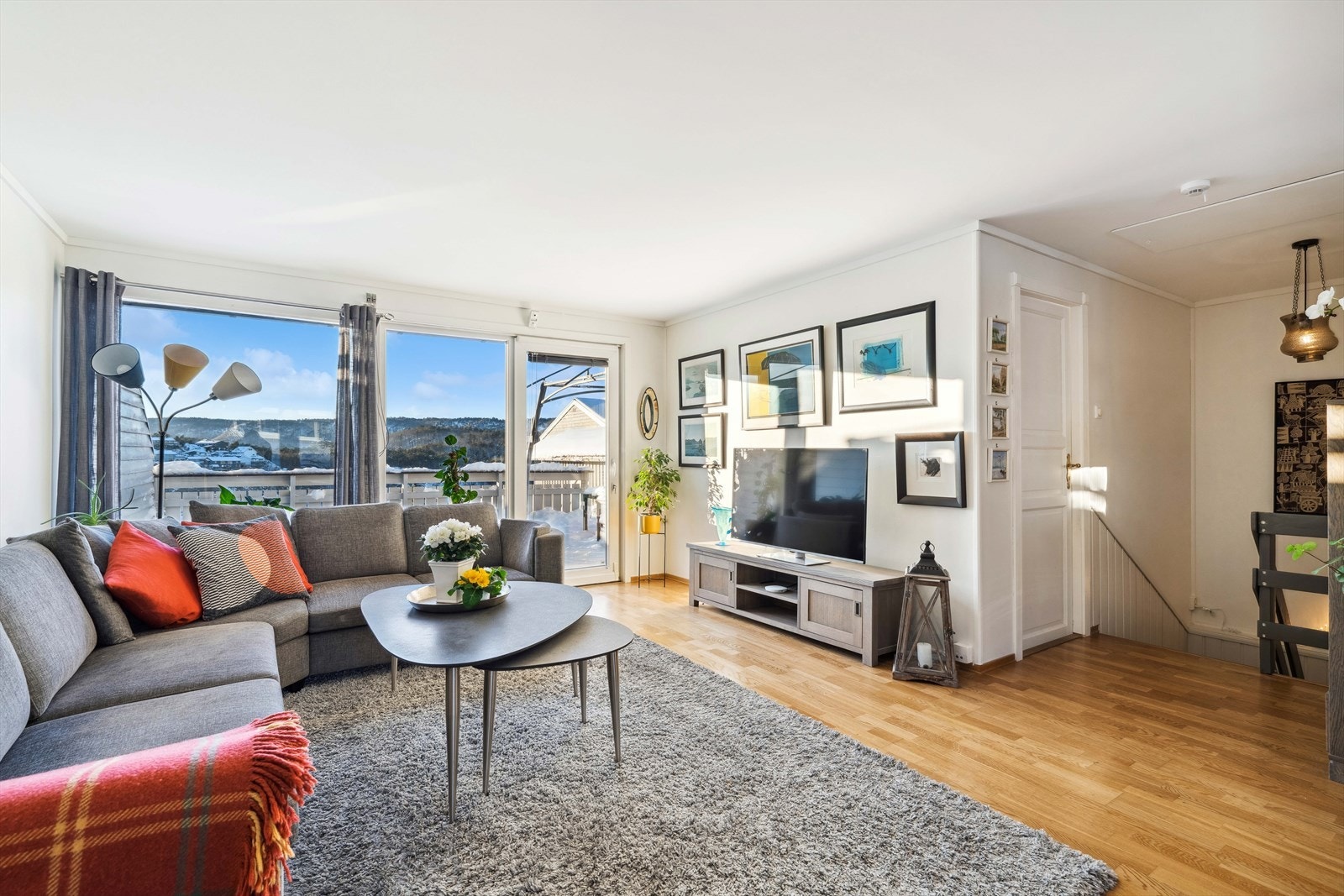 Velkommen opp i 1. etasje og stuen! Galleribilde