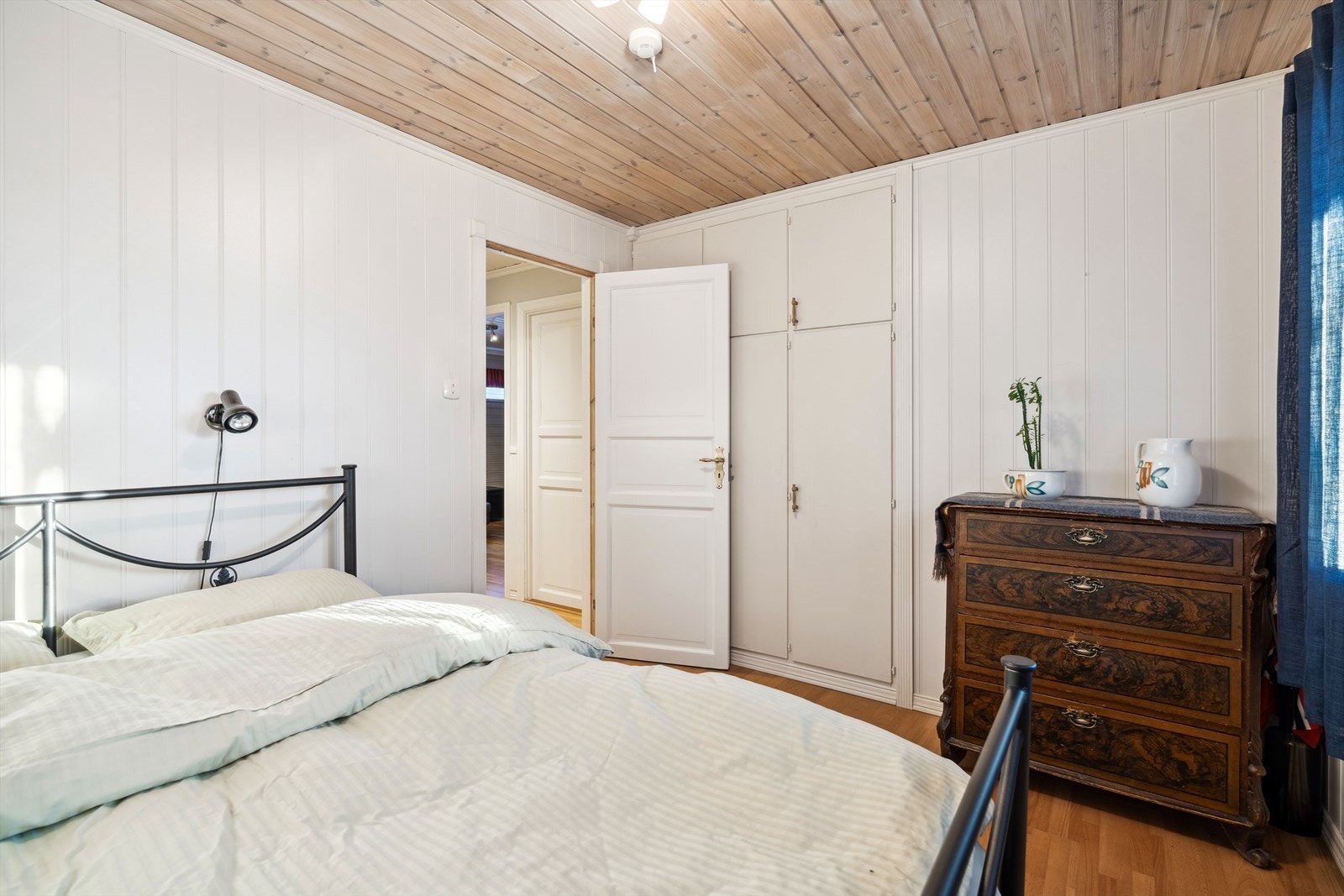 Soverom 2 | Innebygde garderobeskap. Galleribilde