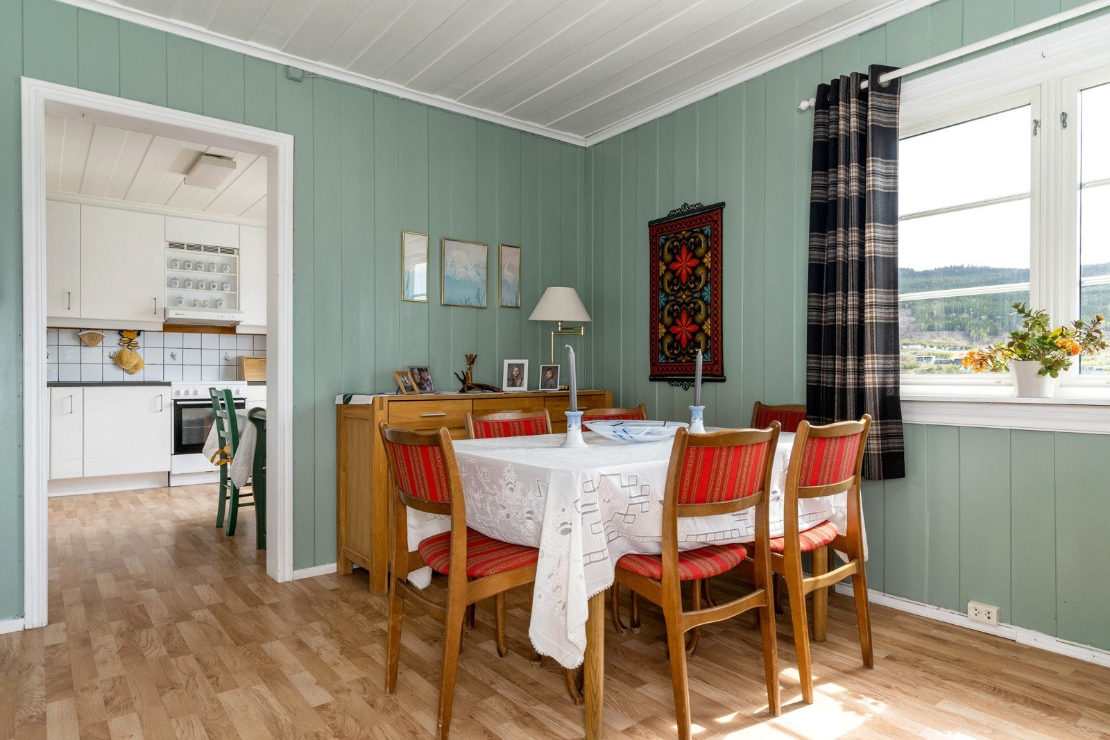 Spisestue detaljer. Galleribilde