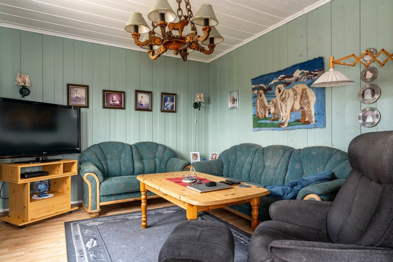 Tv-krok, med god plass til ønskelig møblement. Galleribilde