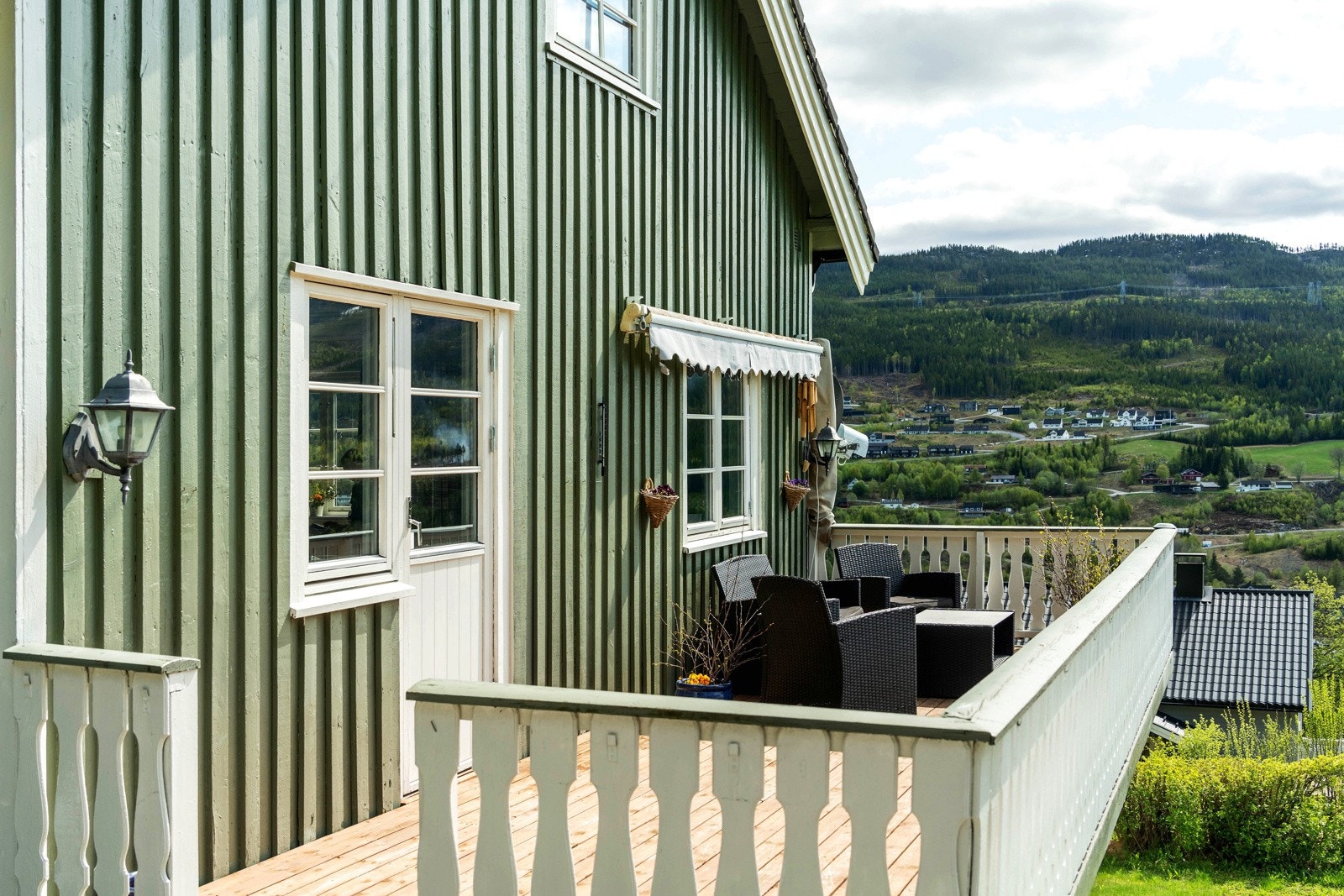 Terrasse med gode solforhold og utsikt. Galleribilde