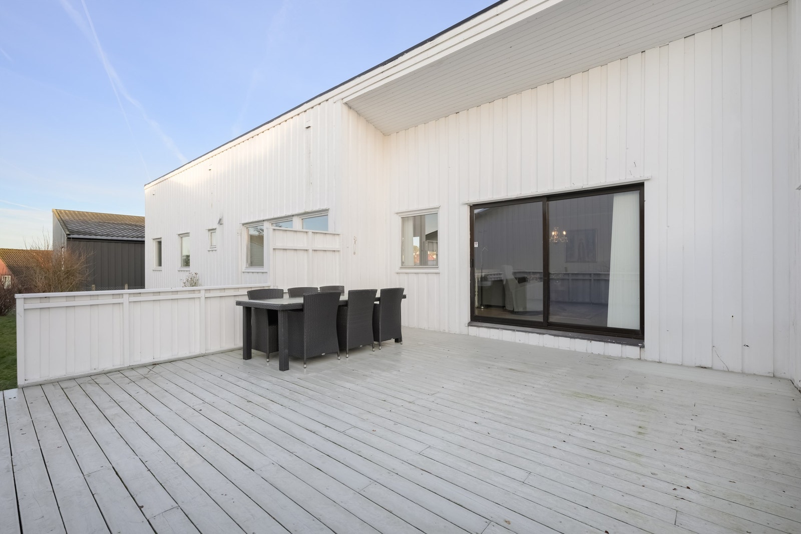 Terrasse
med sol fra ca 09:00 - 20:00 (sommer) Galleribilde