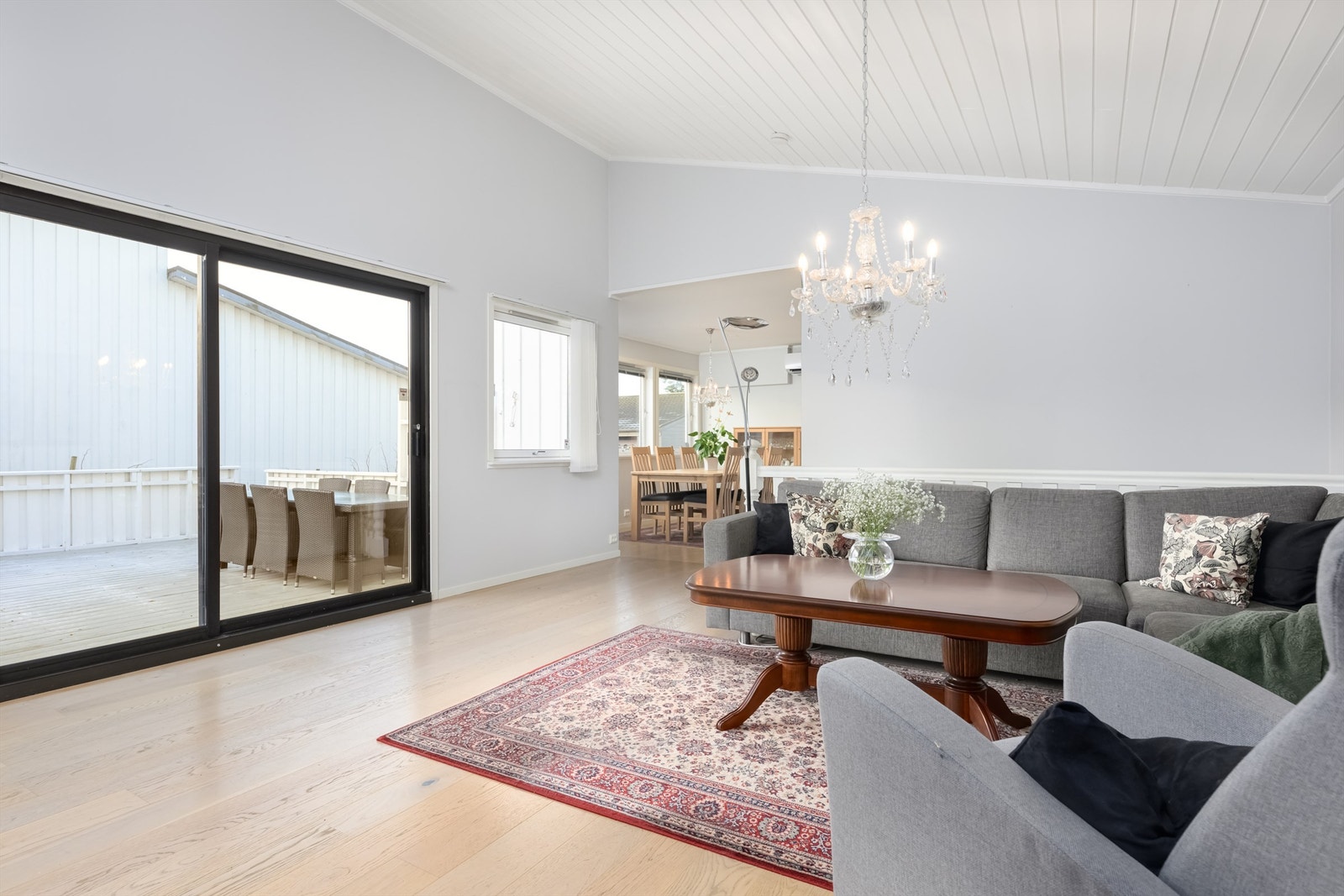 Stue med ekstra god takhøyde Galleribilde