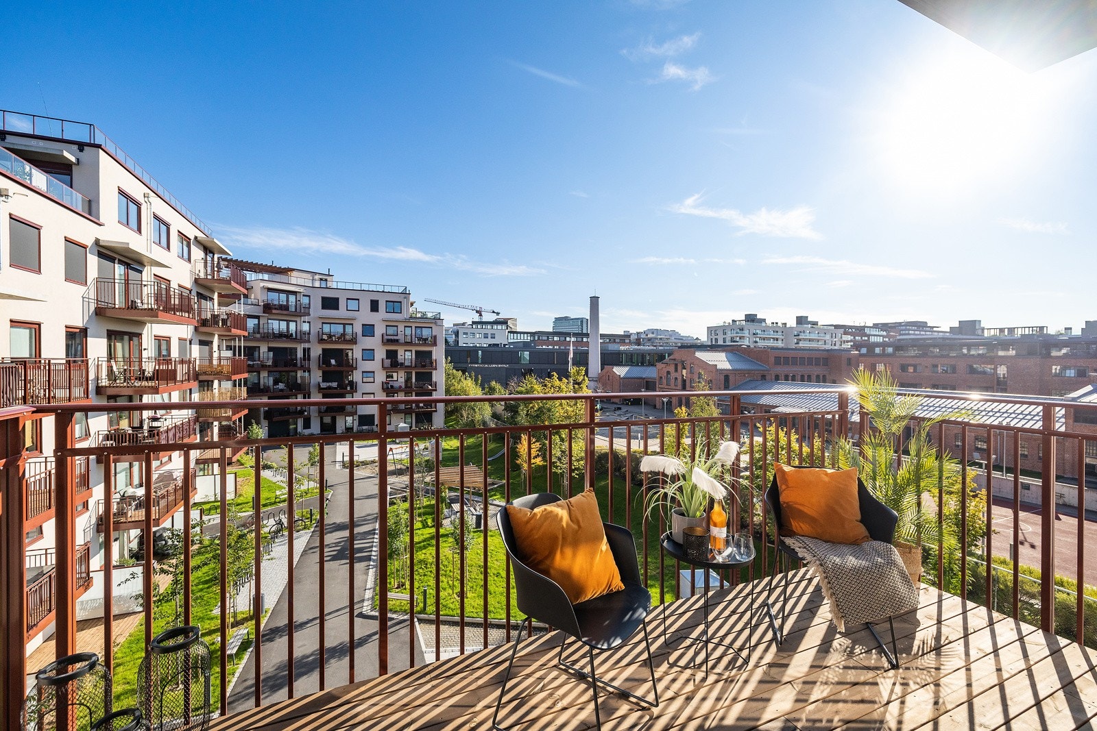 Balkongen er østvendt og byr på deilig formiddagssol Galleribilde