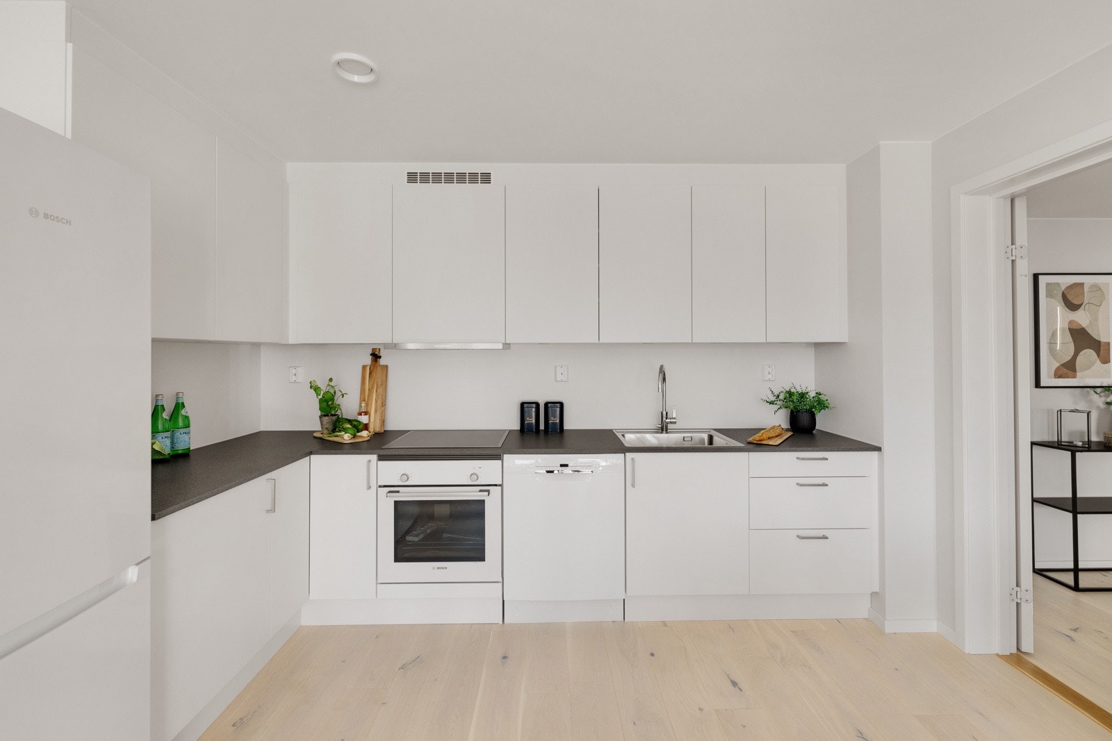 Det er vannbåren gulvvarme i stue og kjøkken Galleribilde