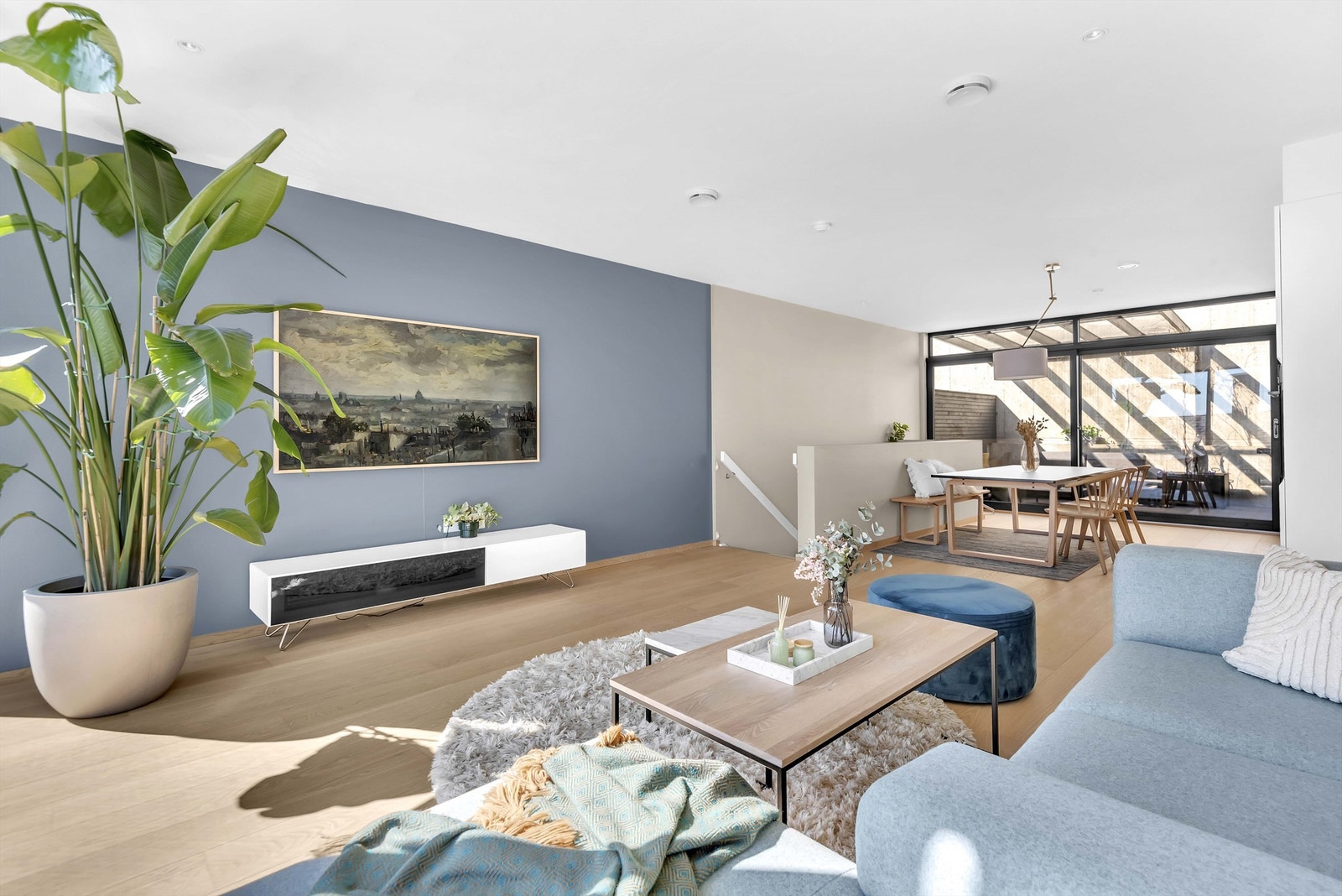 Vellkommen til Vennersborgveien 6D på Skøyen. Rekkehuset har flott utsikt utover mot Bestumkilen som er kjent for hyggelig gang-/sykkelveier og båtliv. Galleribilde