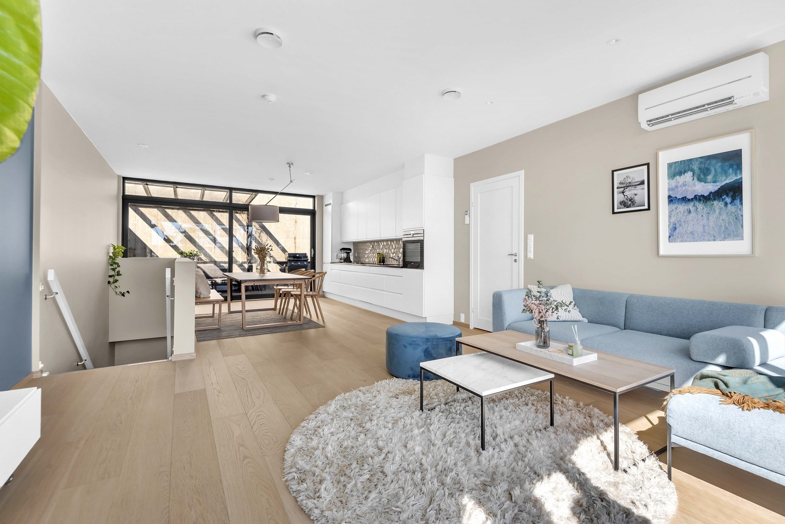 Varmepumpe plassert på vegg. Galleribilde