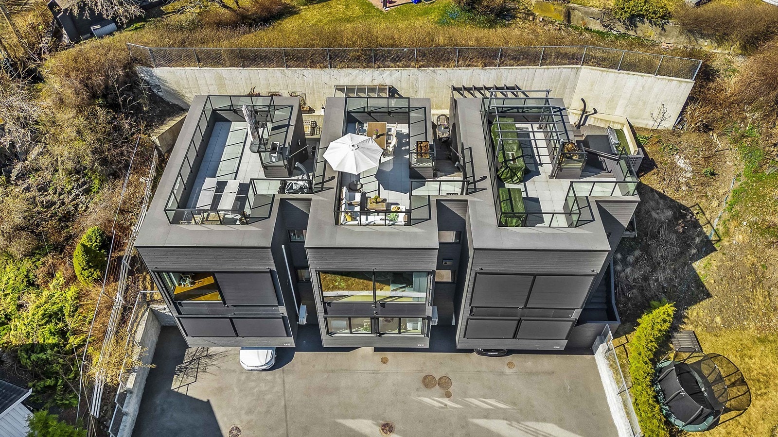 Boligområdet oppleves som både barnevennlig og veletablert med kort vei til sjøen og sentrum. Galleribilde