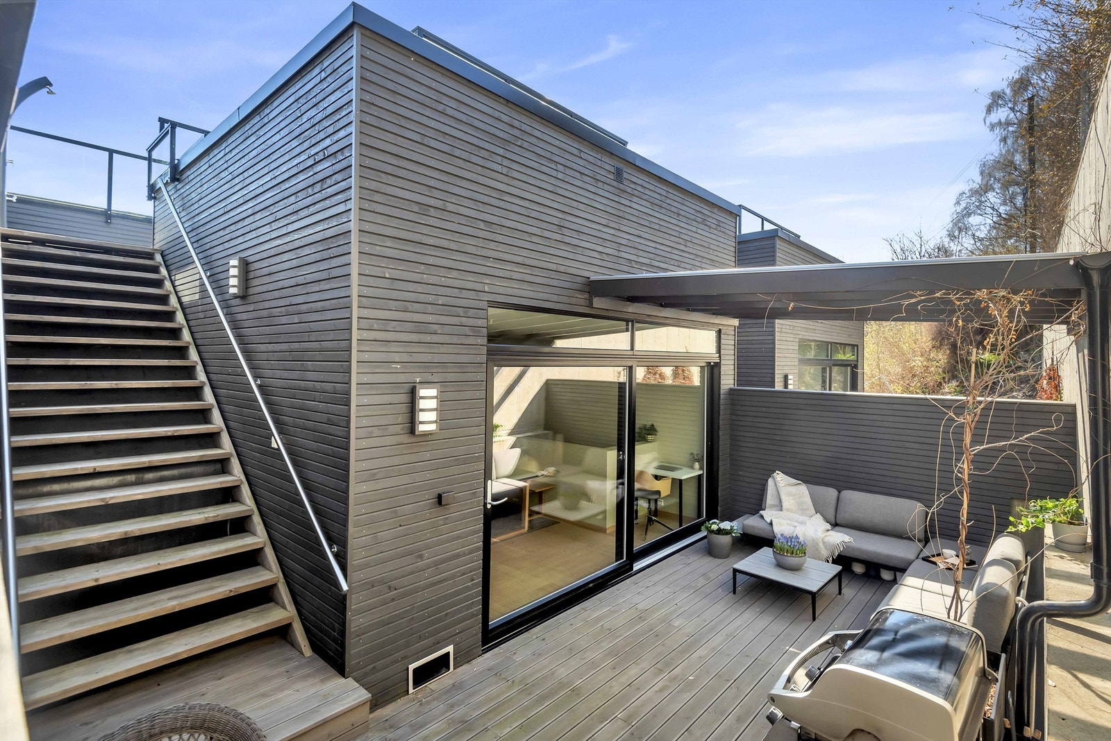 Fra terrassen er det adgang til en stilig takterrasse. Galleribilde