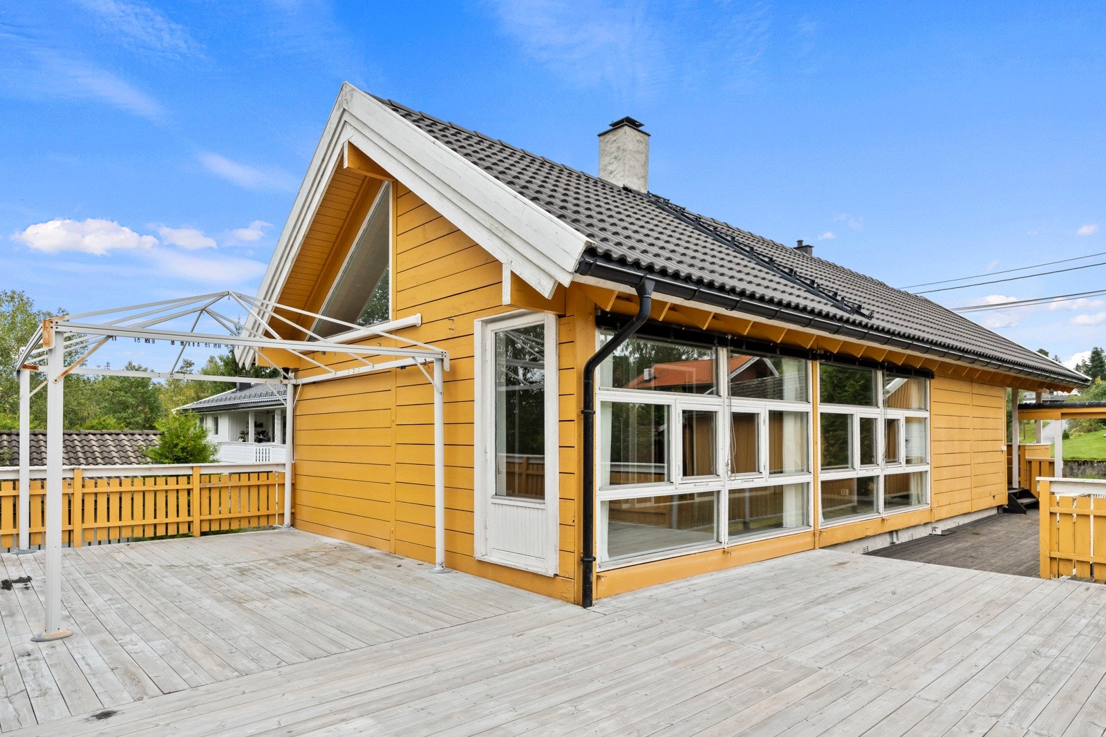 Arkitekttegnet enebolig i barnevennlig område Galleribilde